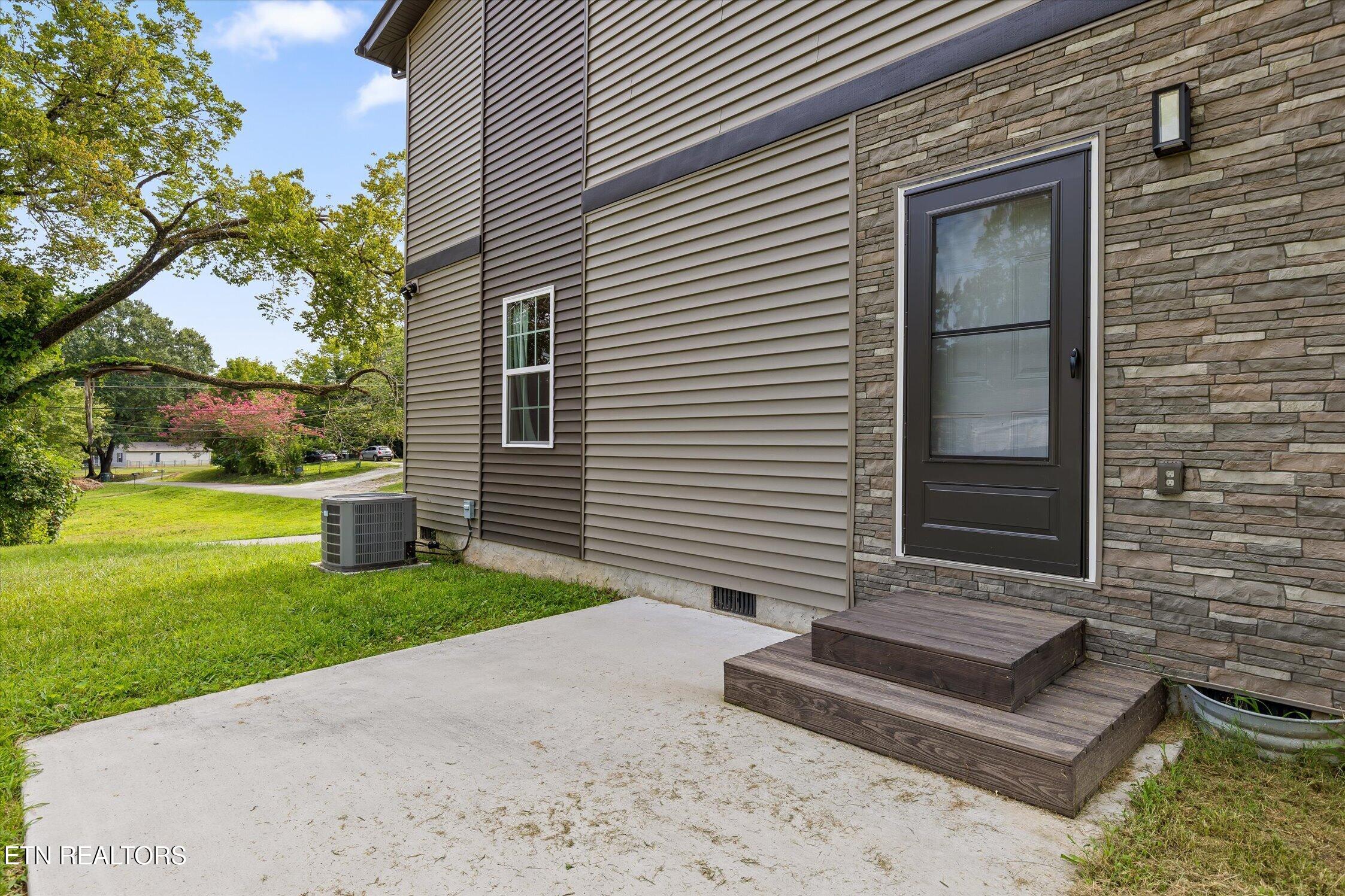 3915 Meadow Lane