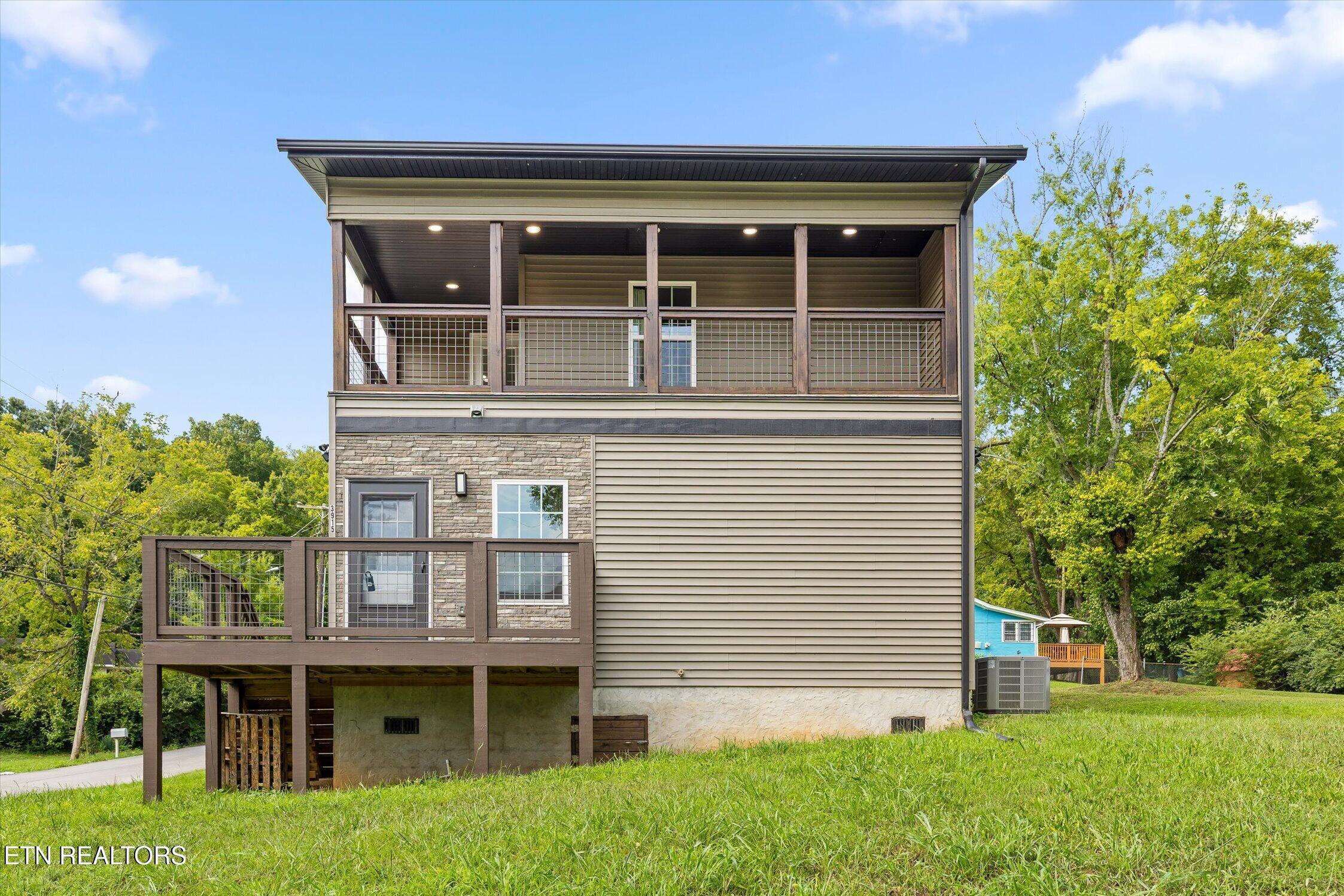 3915 Meadow Lane