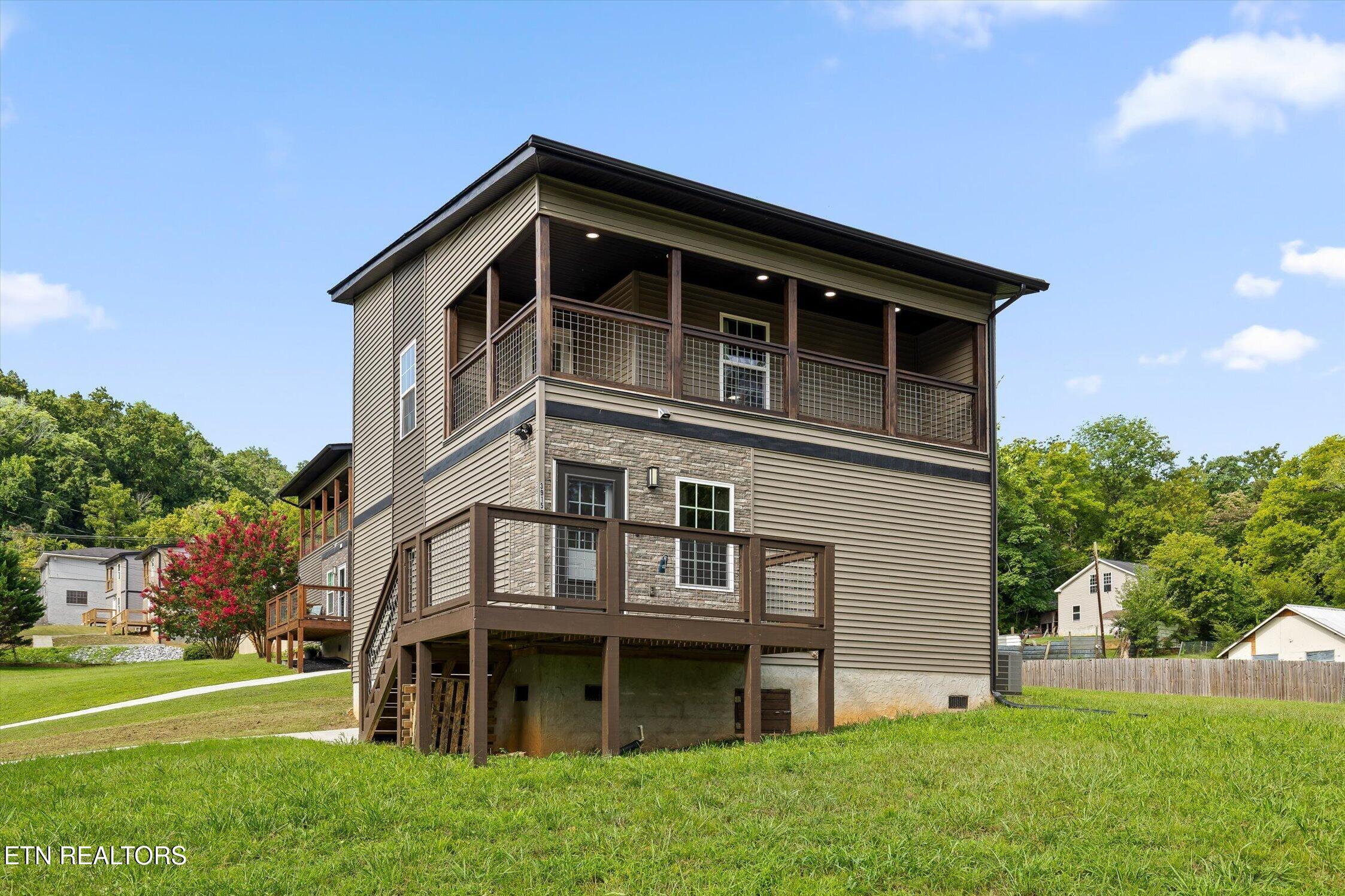 3915 Meadow Lane