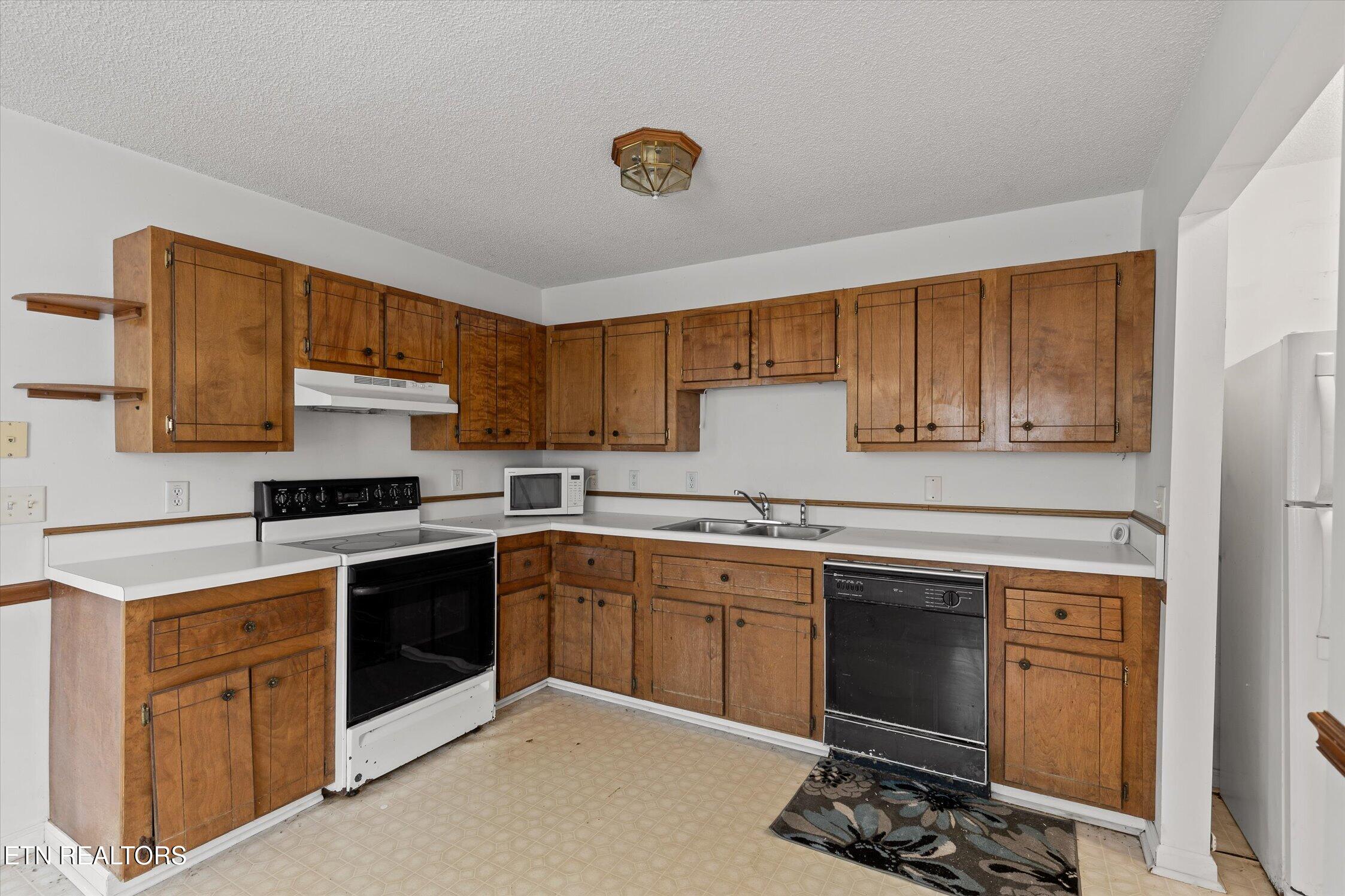 14319 Bluffview Drive