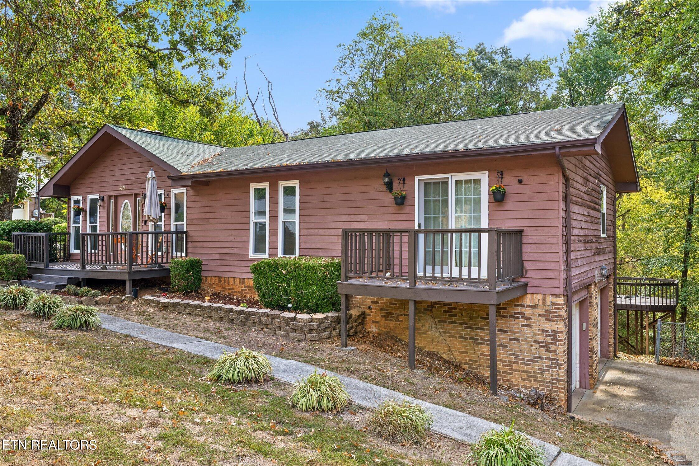 6221 Celtic Drive