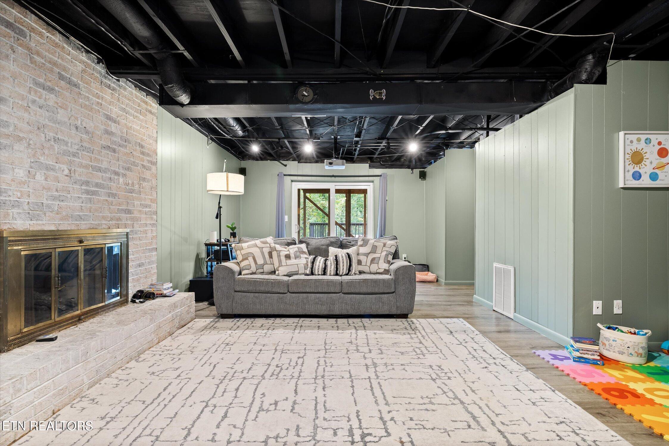 6221 Celtic Drive