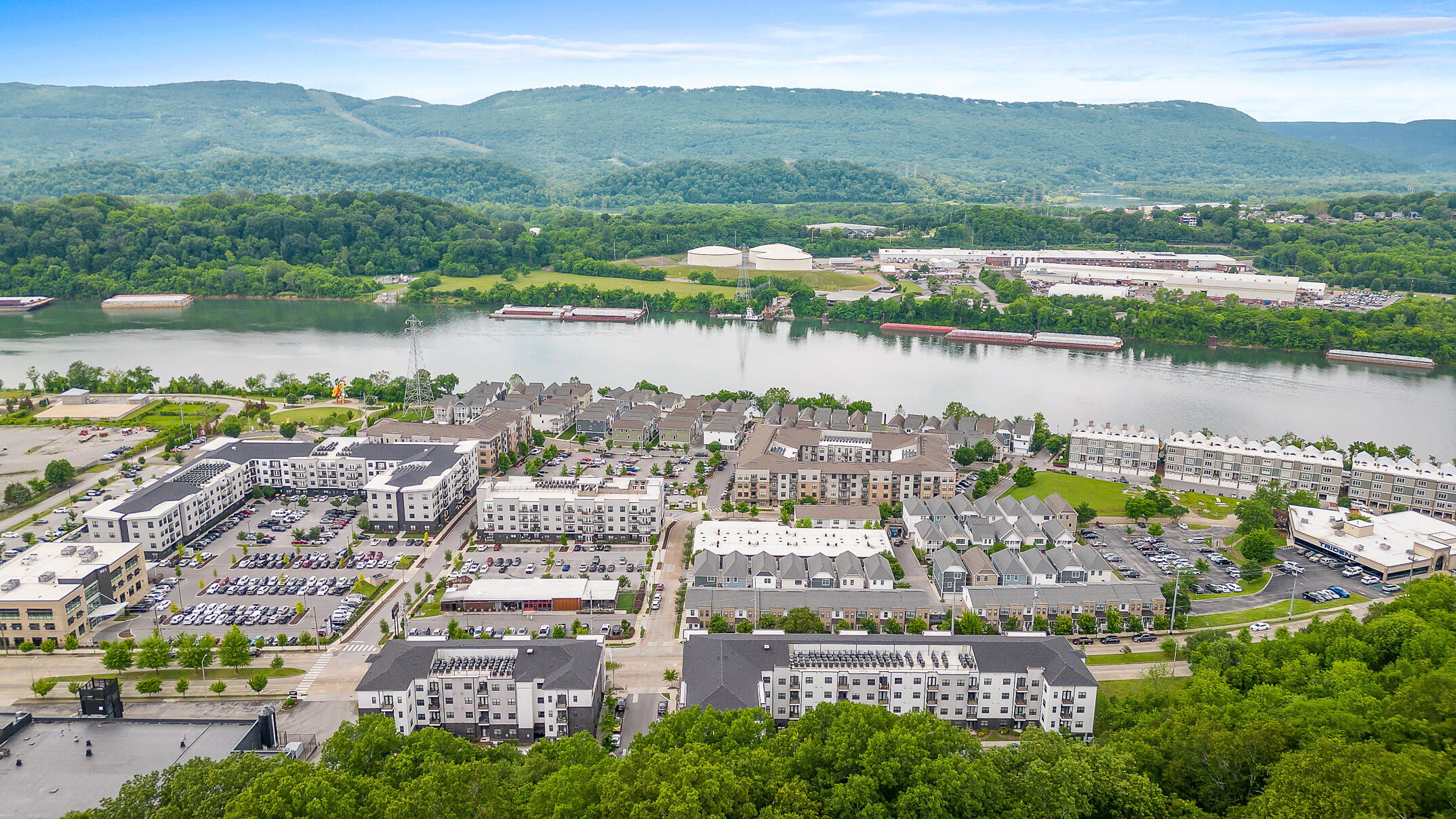 782 Riverfront Parkway, 216
