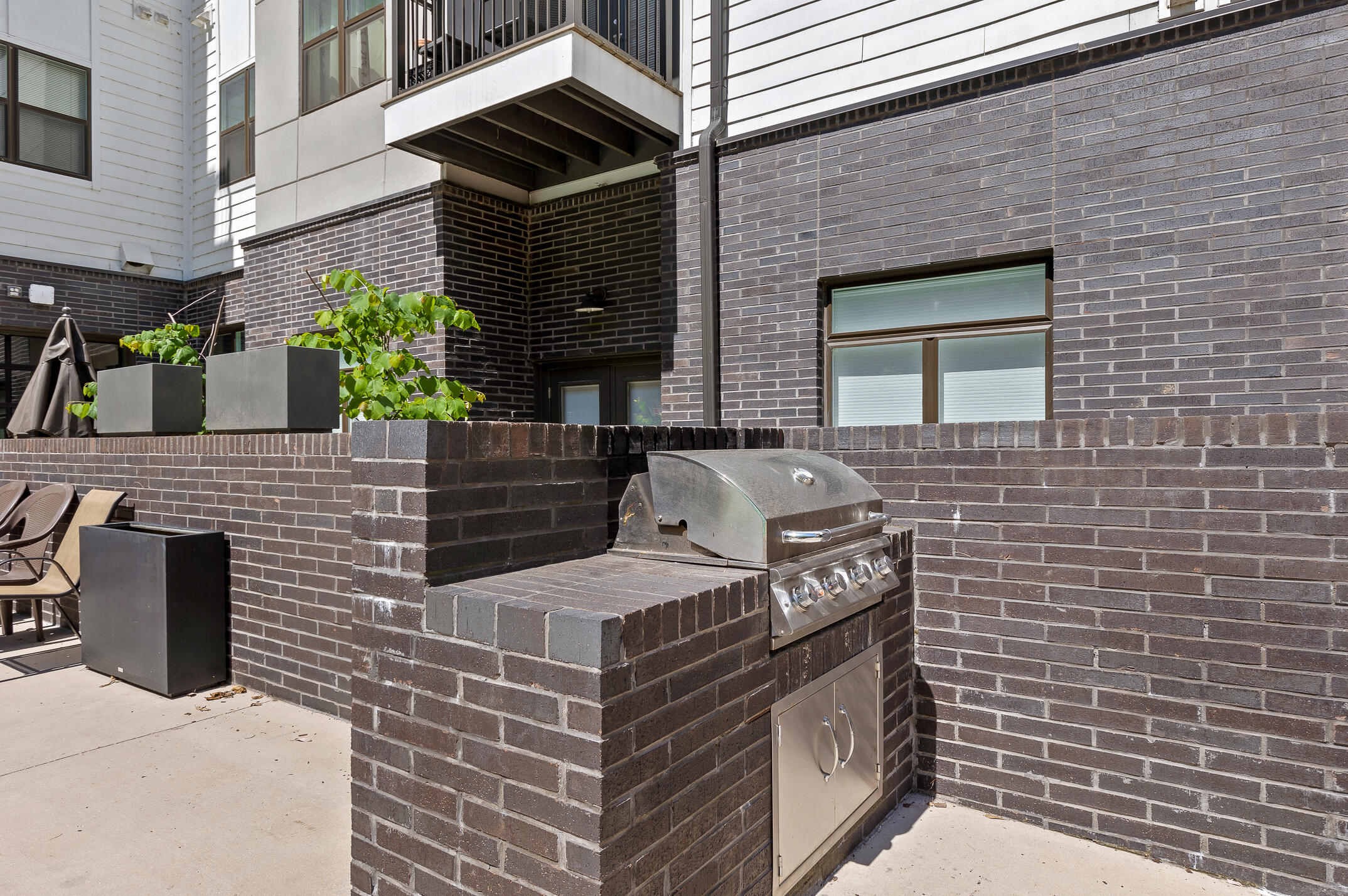782 Riverfront Parkway, 216