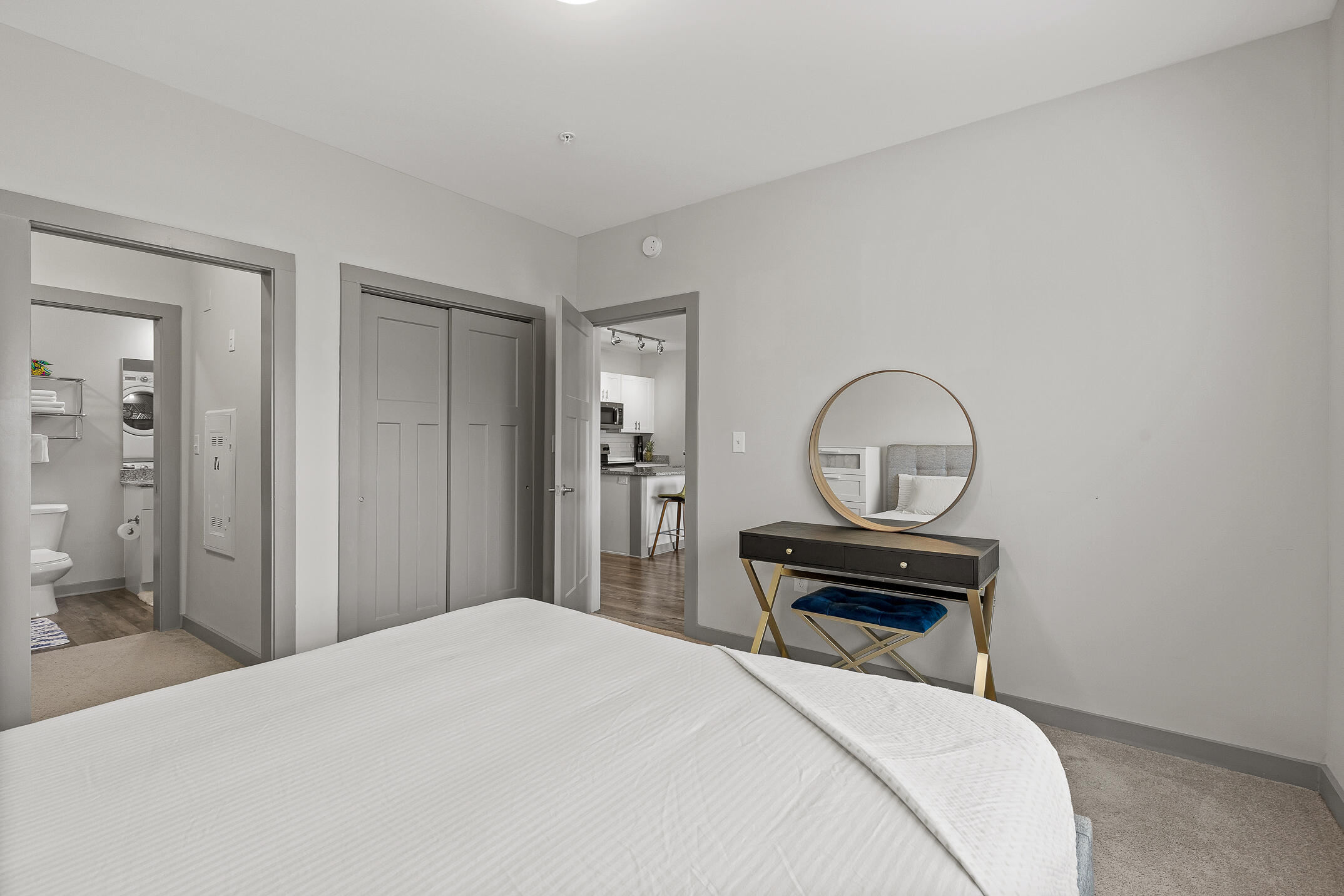 782 Riverfront Parkway, 216