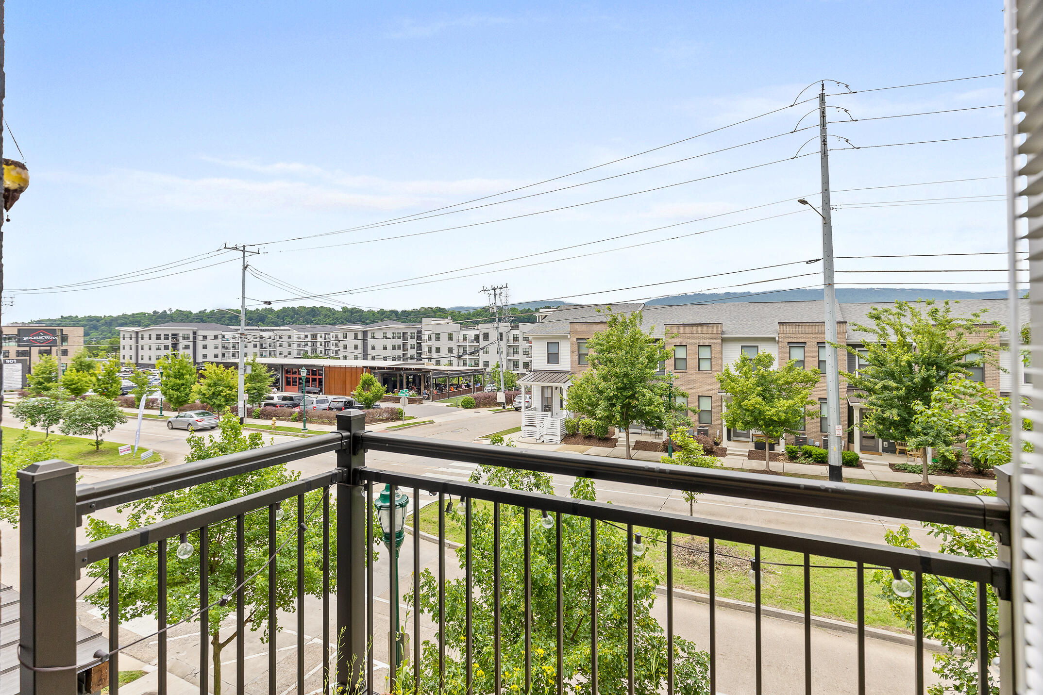 782 Riverfront Parkway, 216
