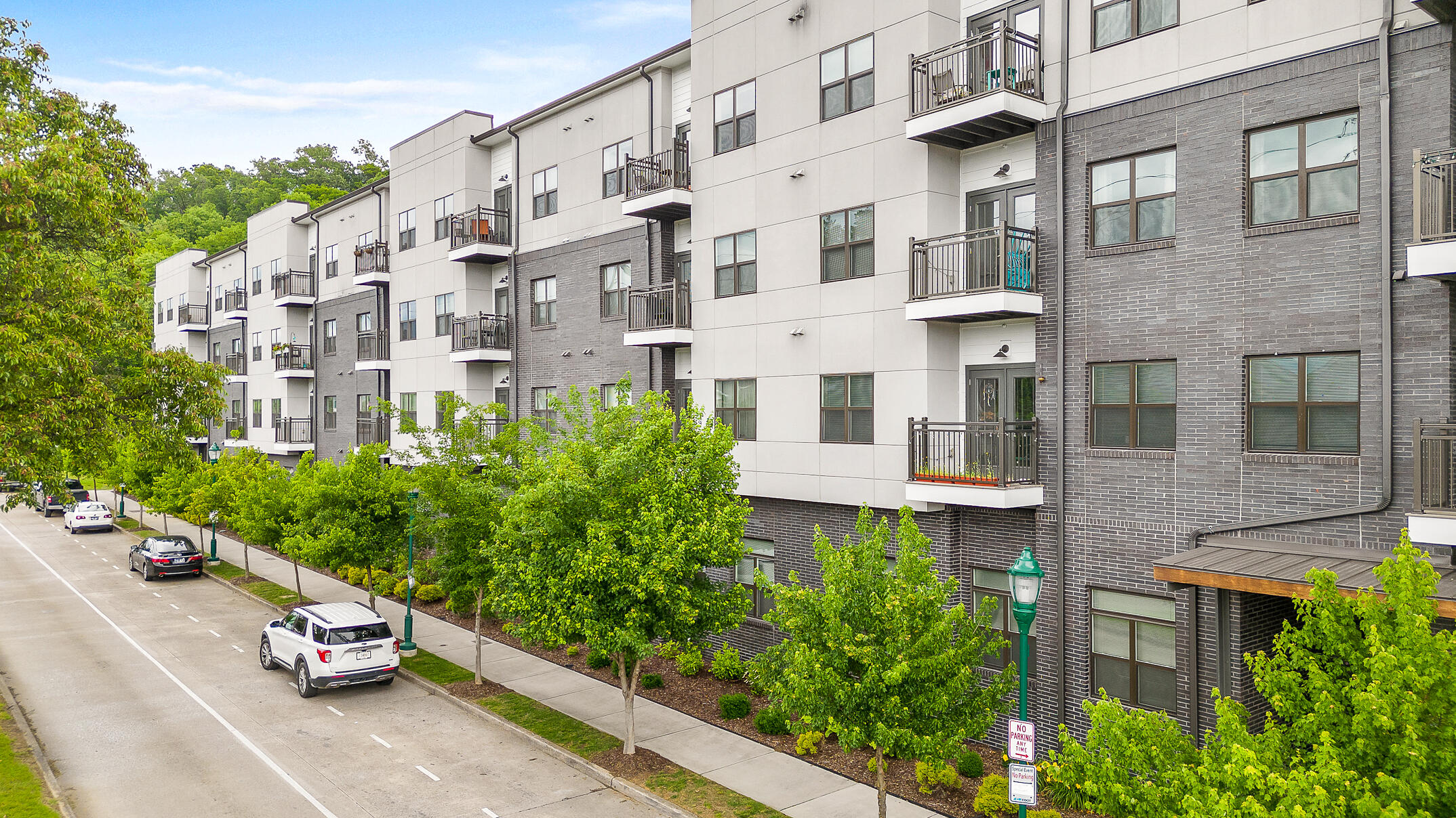 782 Riverfront Parkway, 216