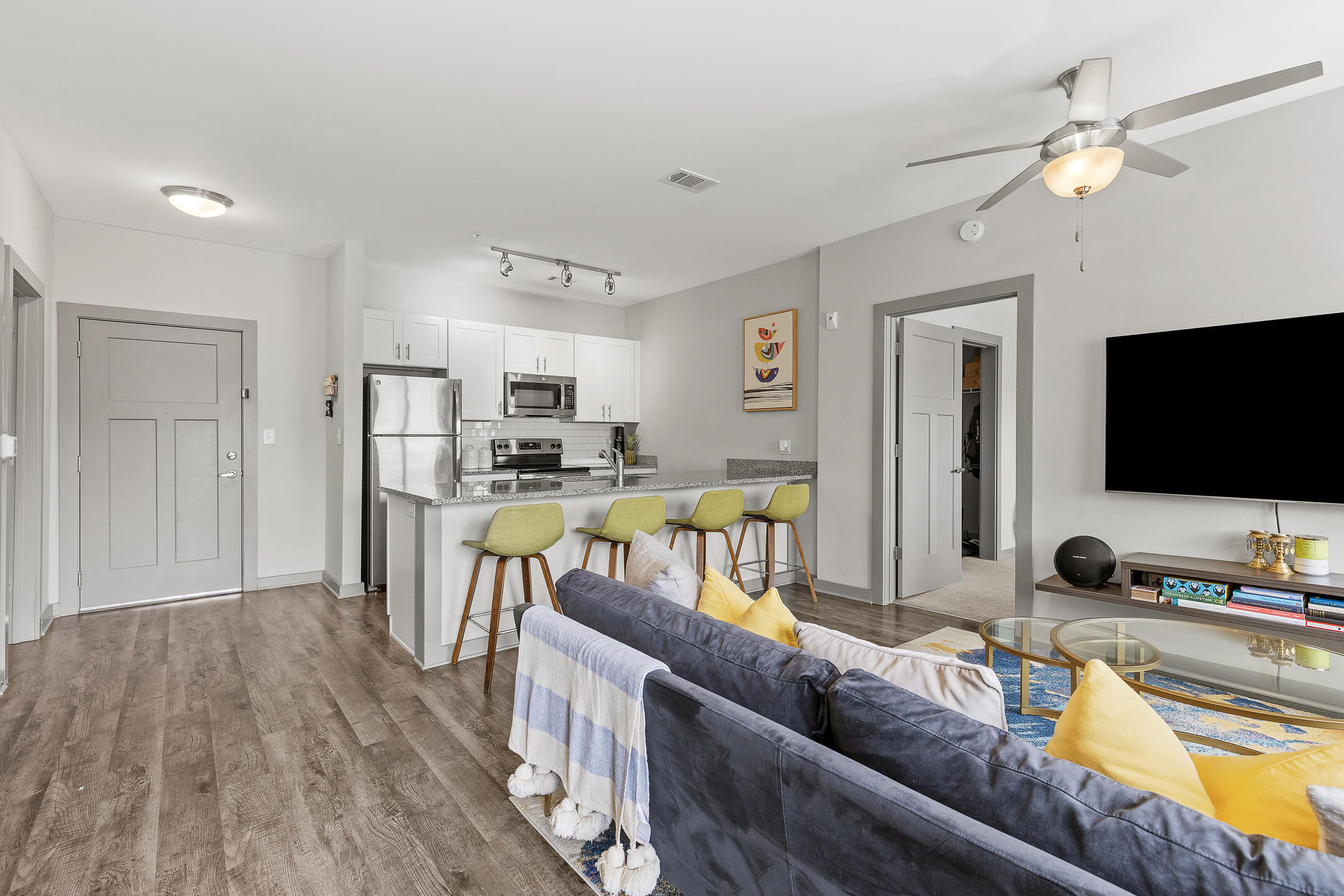 782 Riverfront Parkway, 216