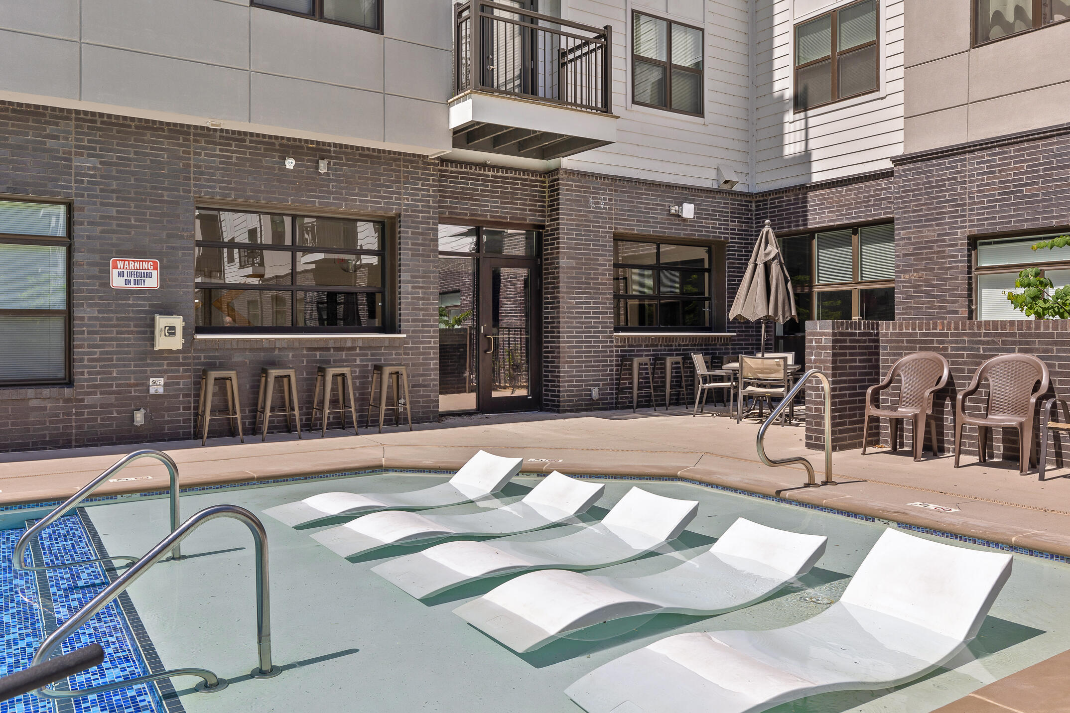 782 Riverfront Parkway, 216