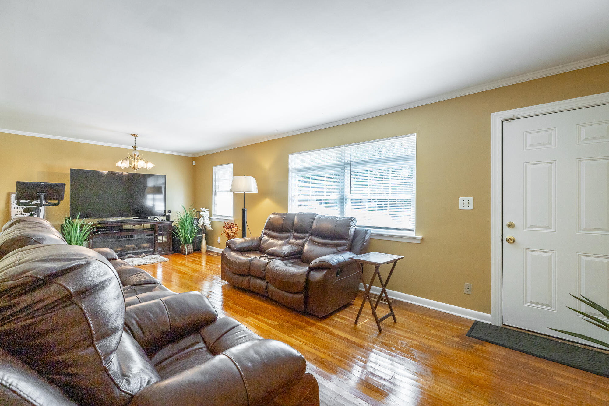 1703 Broadview Dr