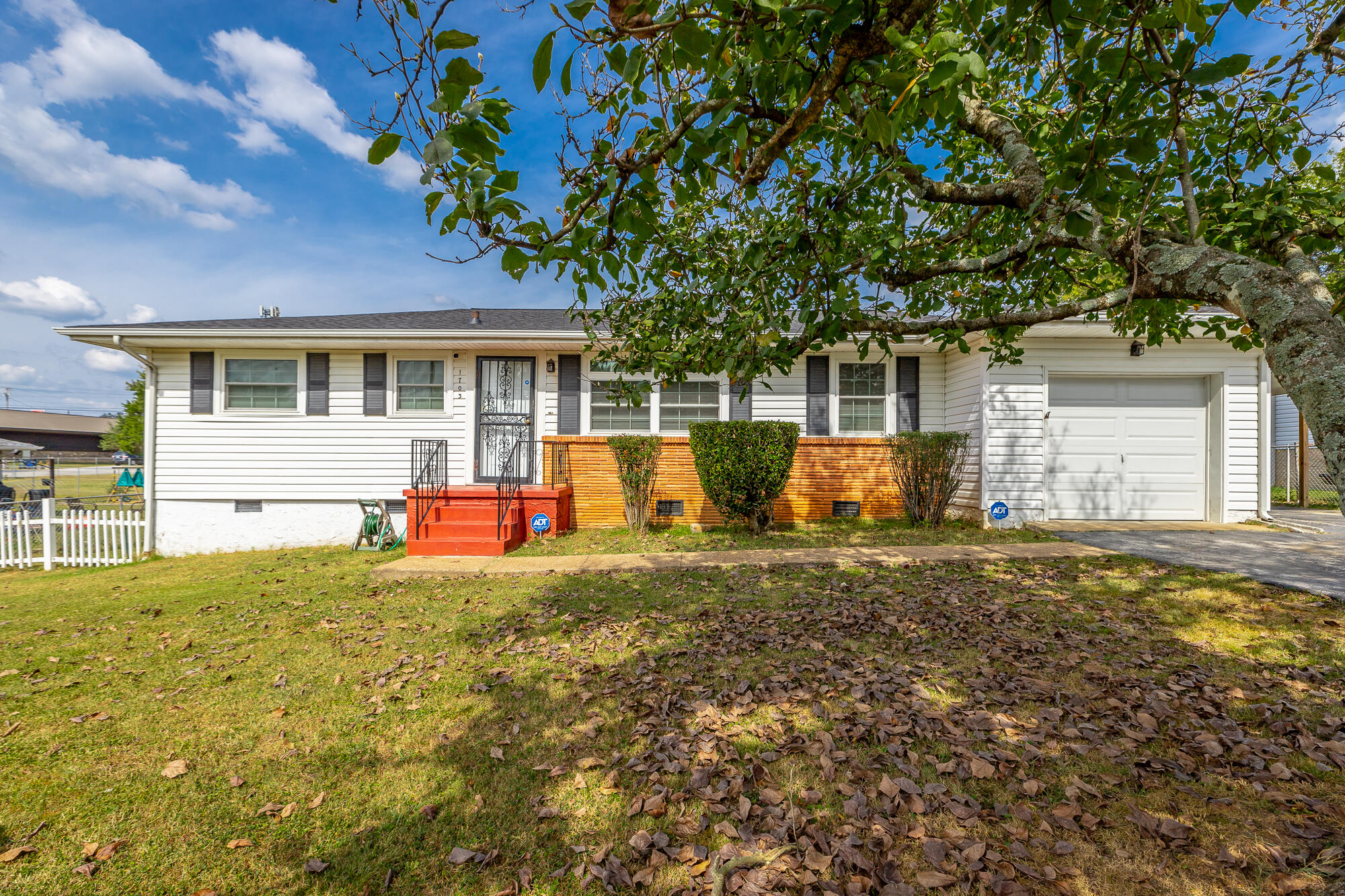 1703 Broadview Dr