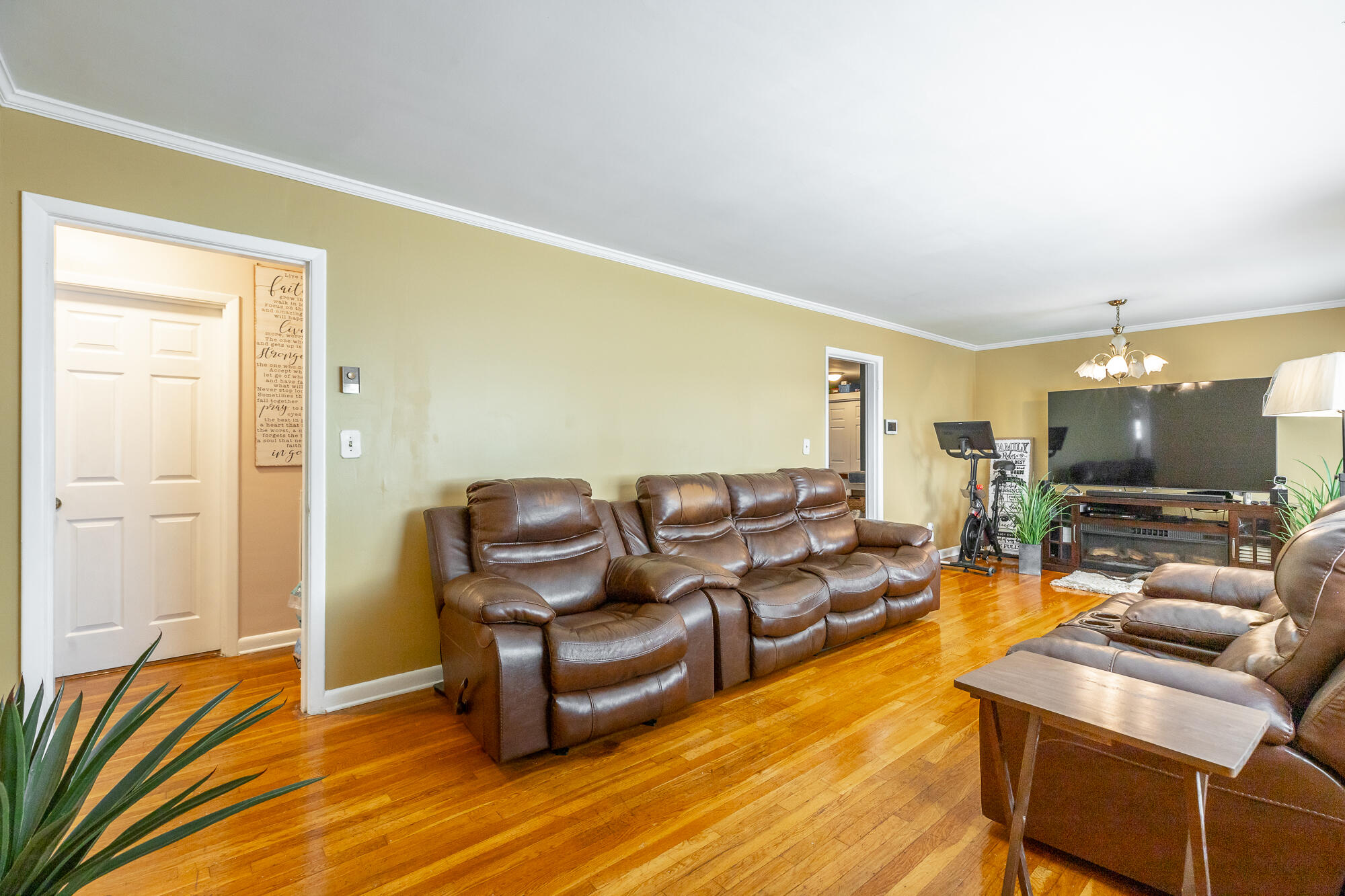 1703 Broadview Dr