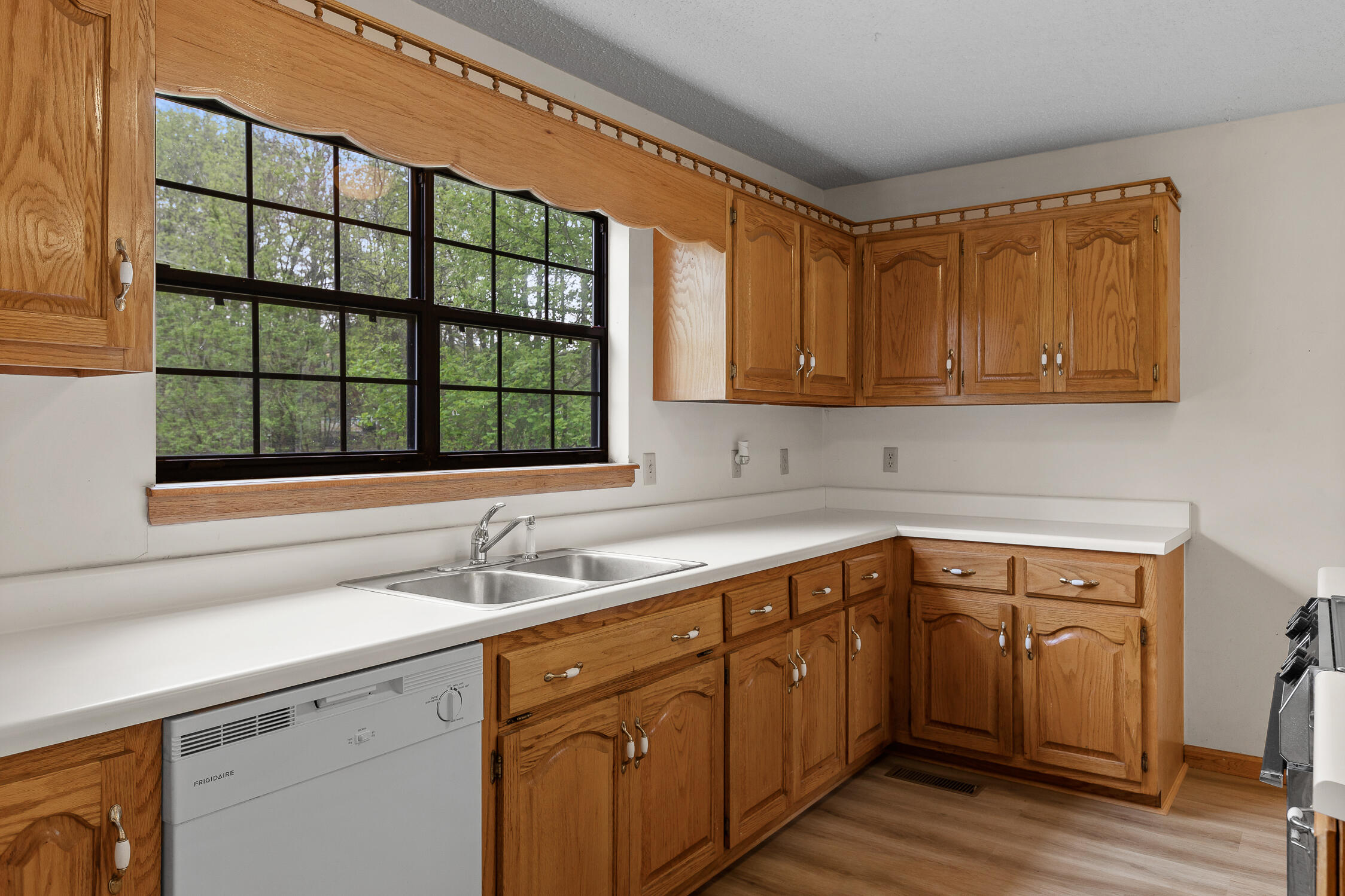 216 Pinecrest Drive