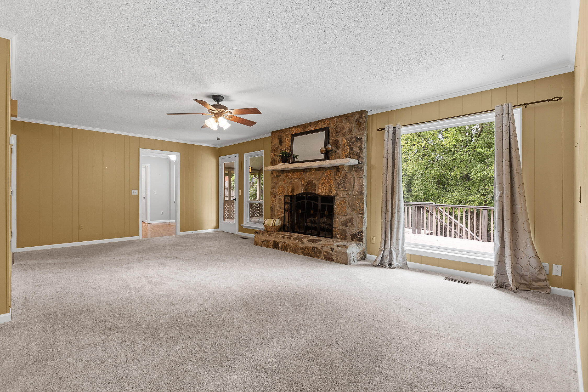 934 Stone Crest Circle