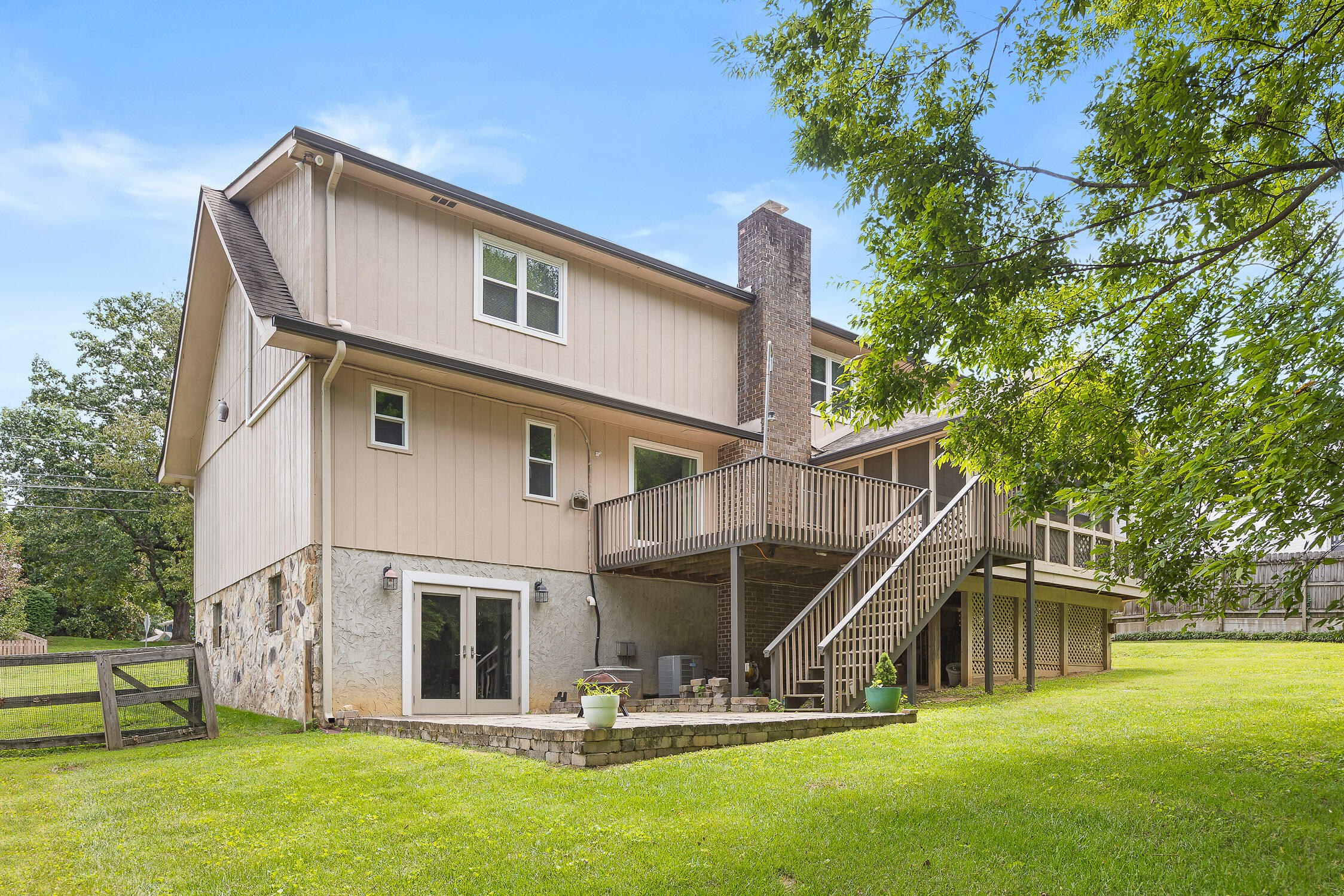 934 Stone Crest Circle