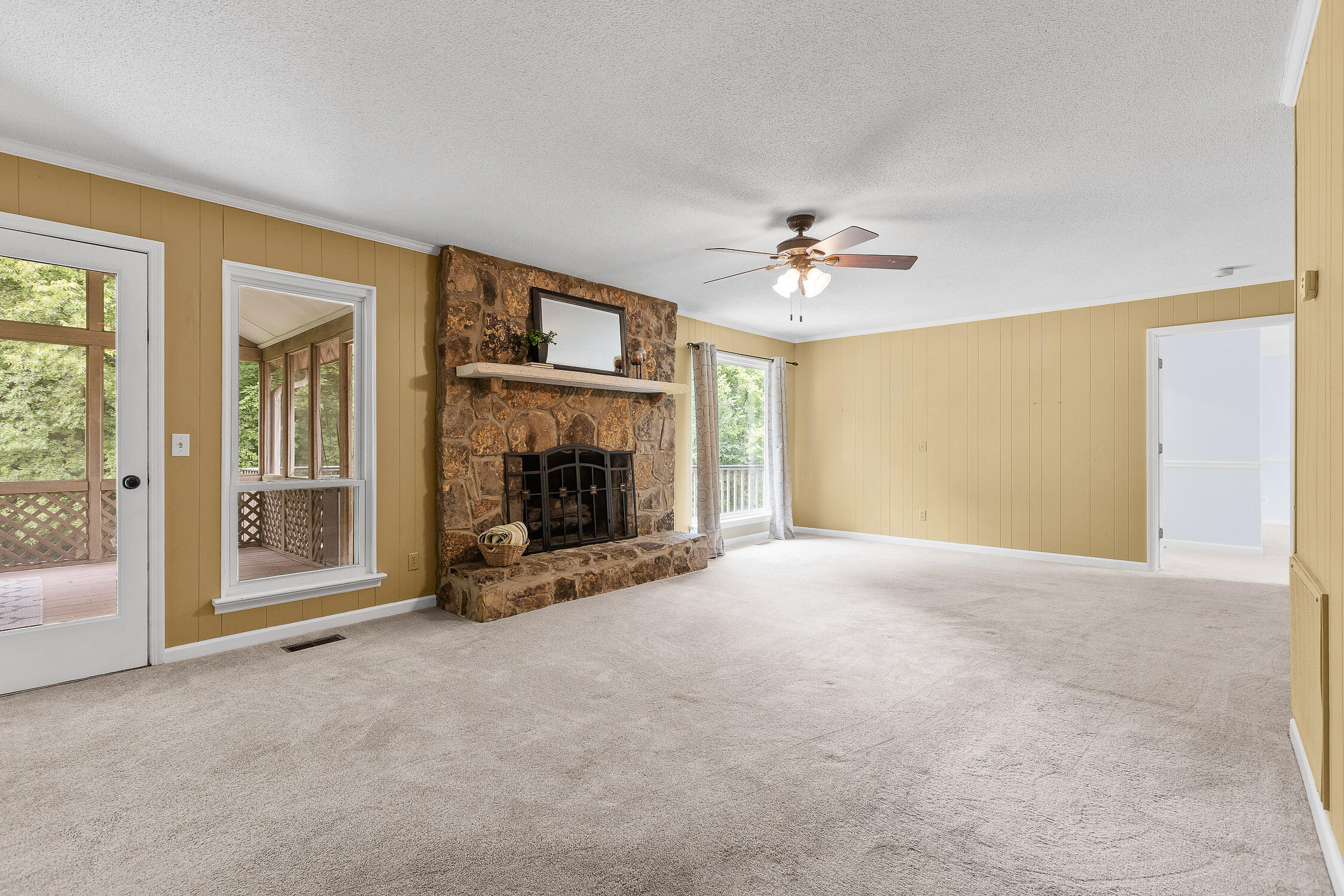 934 Stone Crest Circle