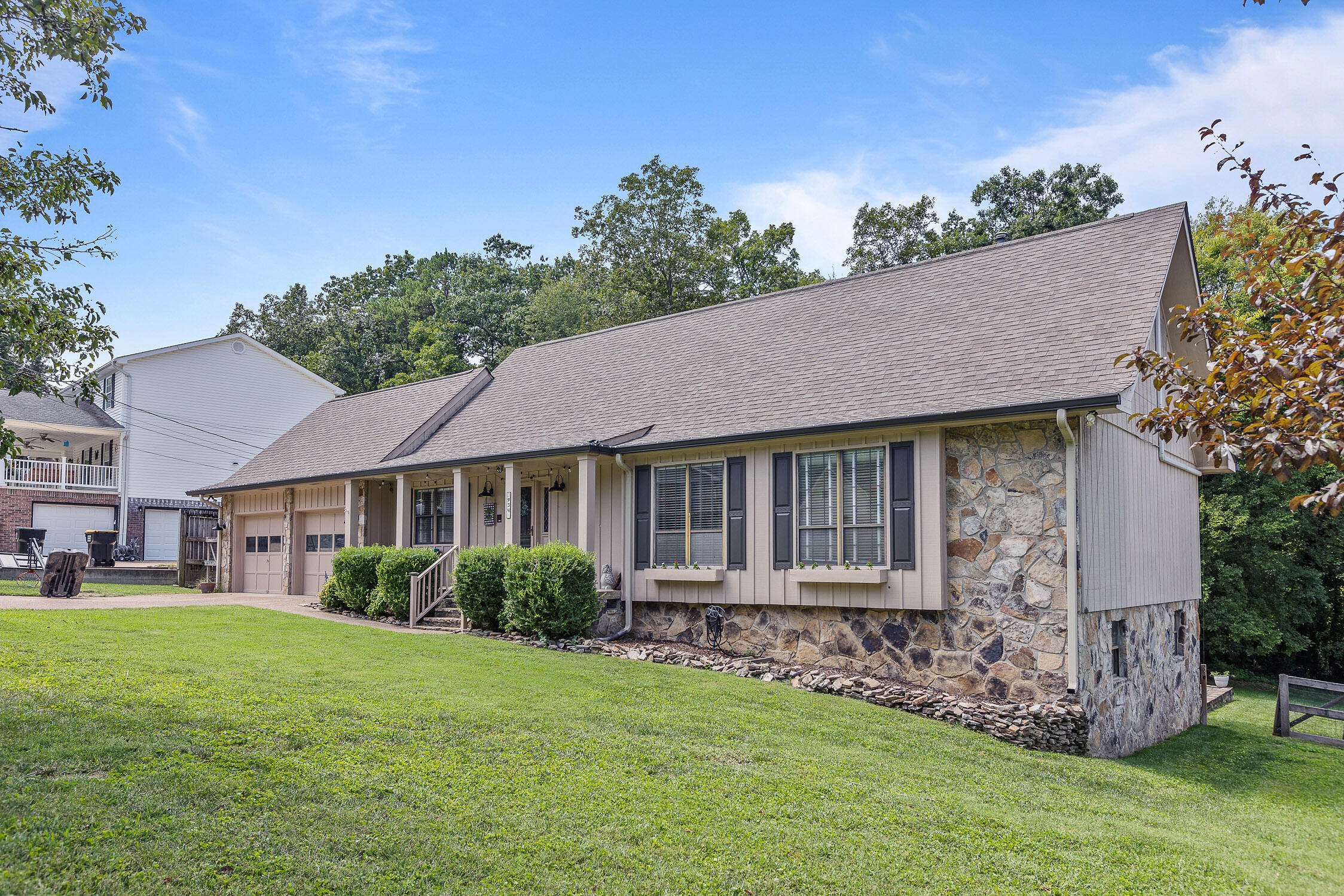 934 Stone Crest Circle