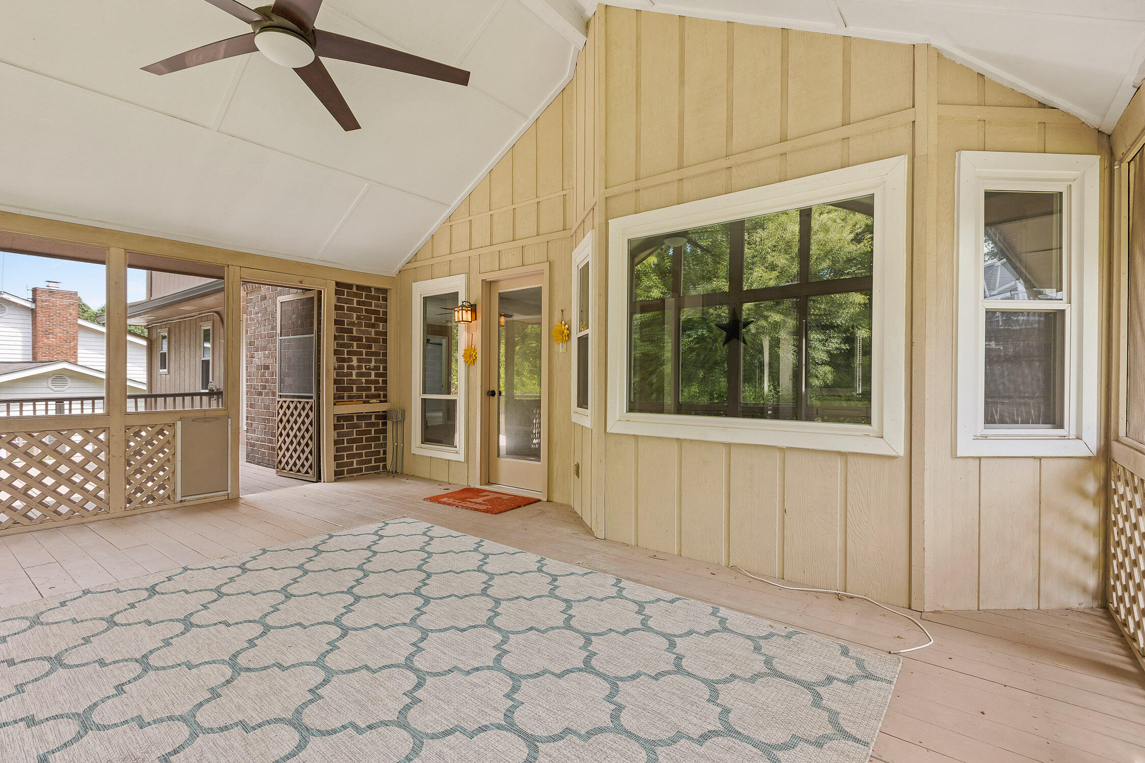 934 Stone Crest Circle