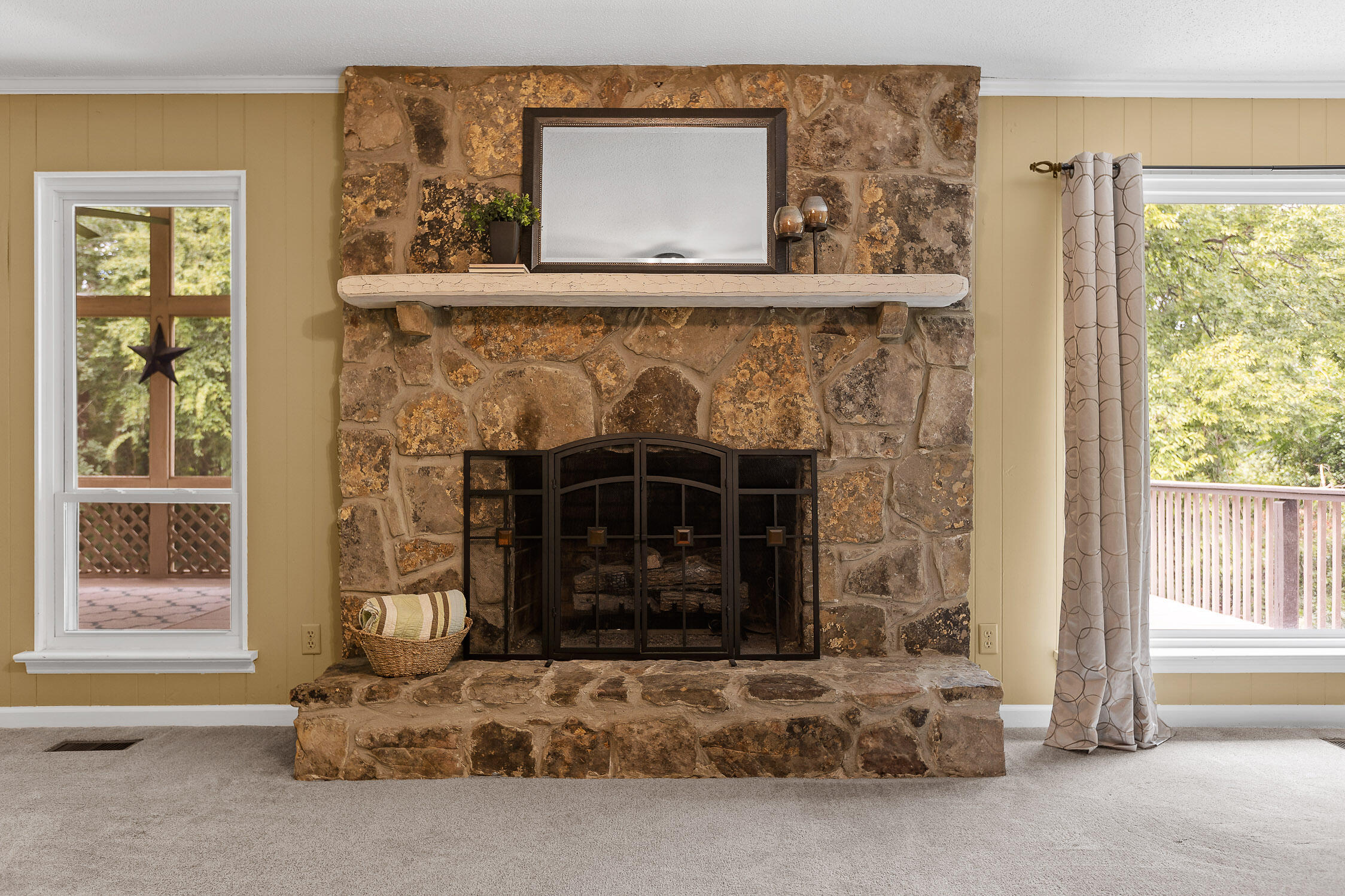 934 Stone Crest Circle