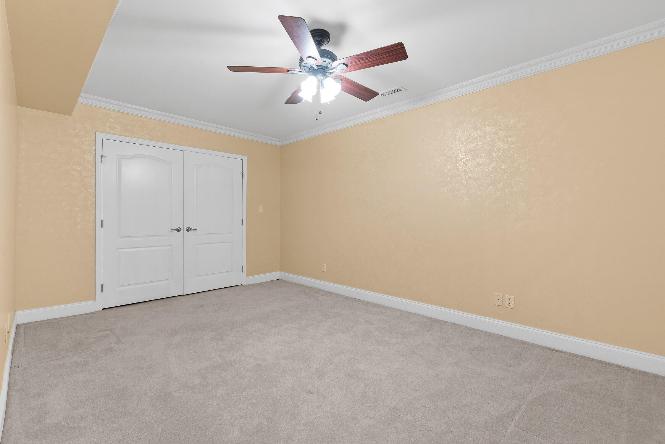 934 Stone Crest Circle