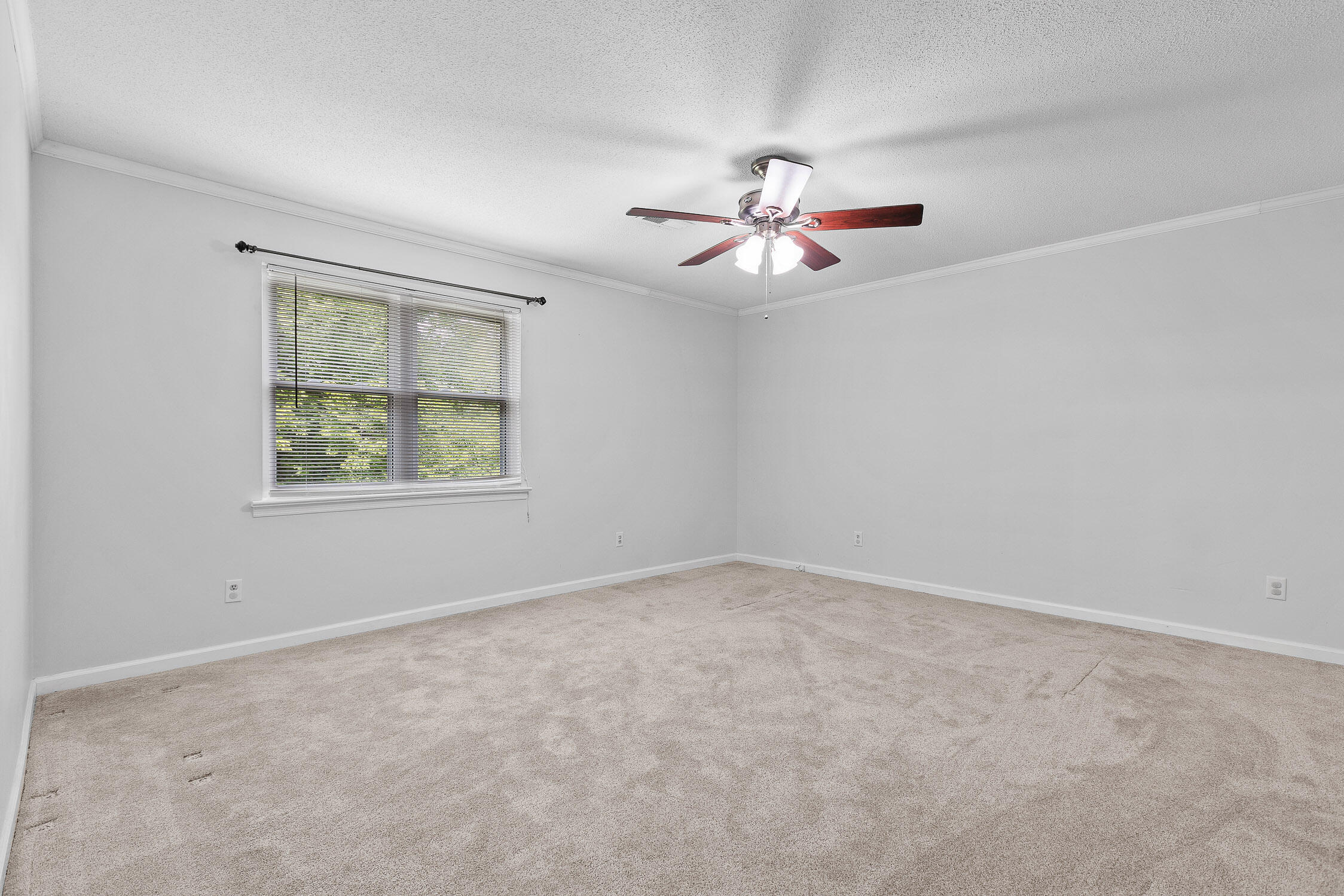 934 Stone Crest Circle