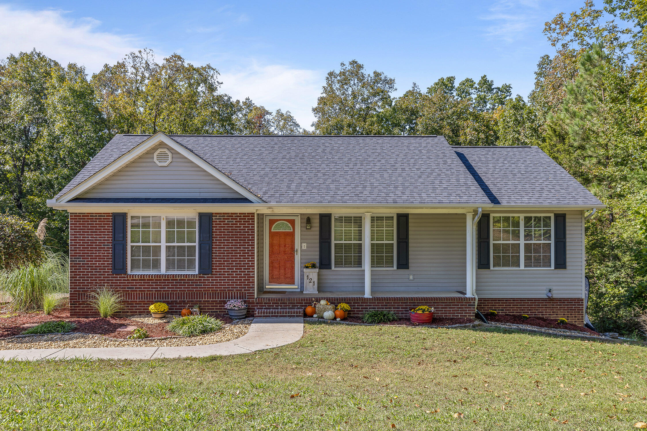 121 Ruth Way SW