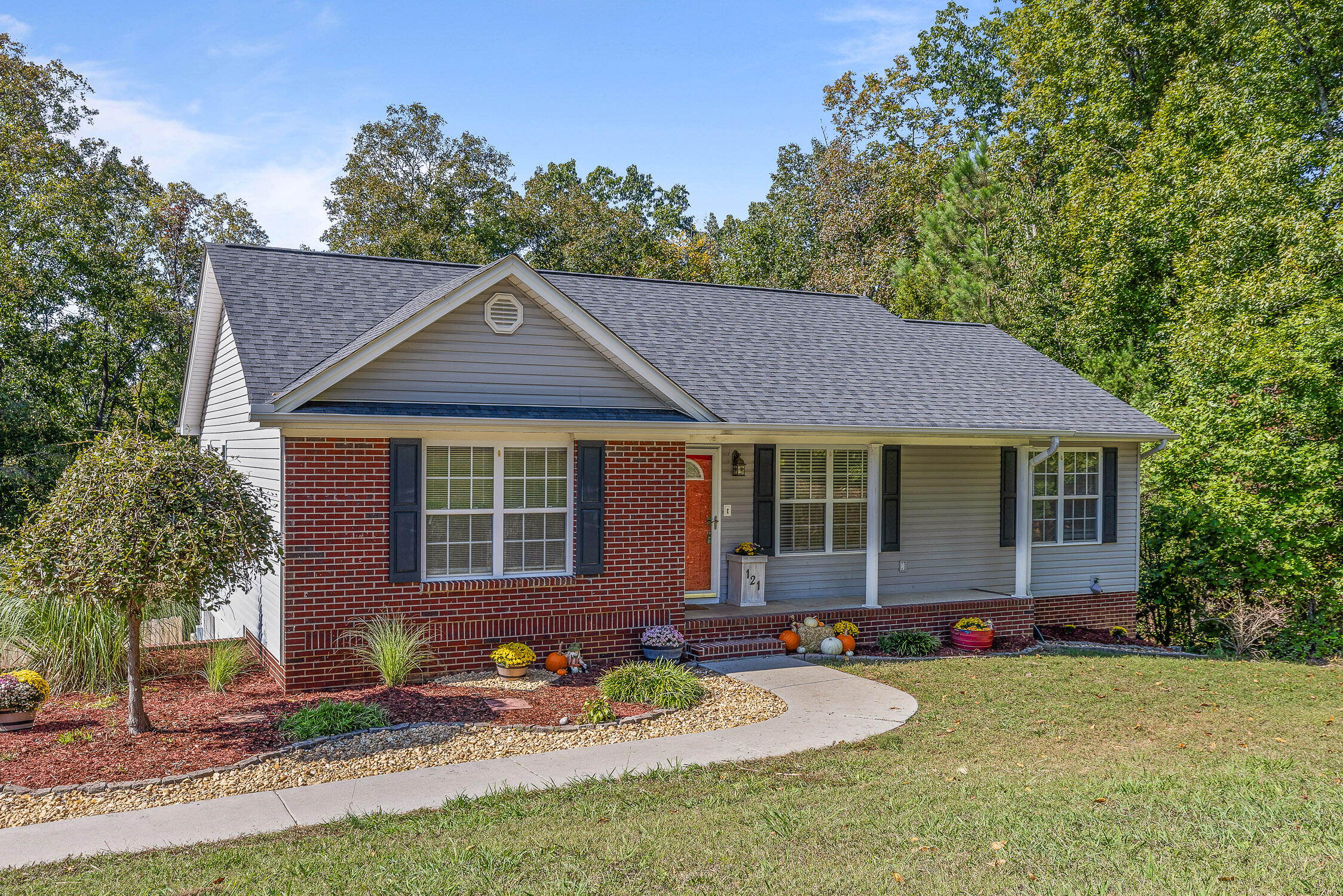 121 Ruth Way SW