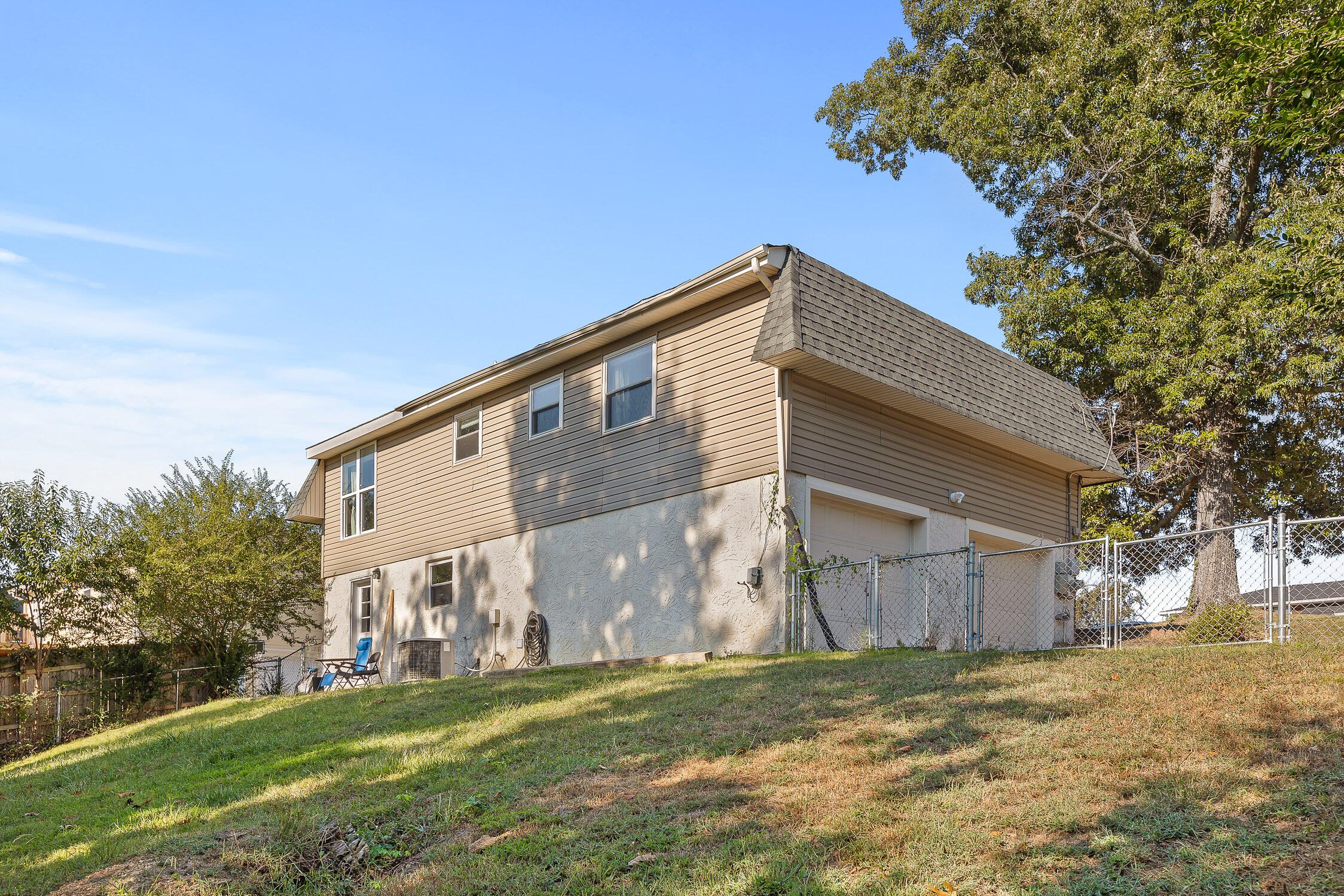 4016 Lost Oaks Drive