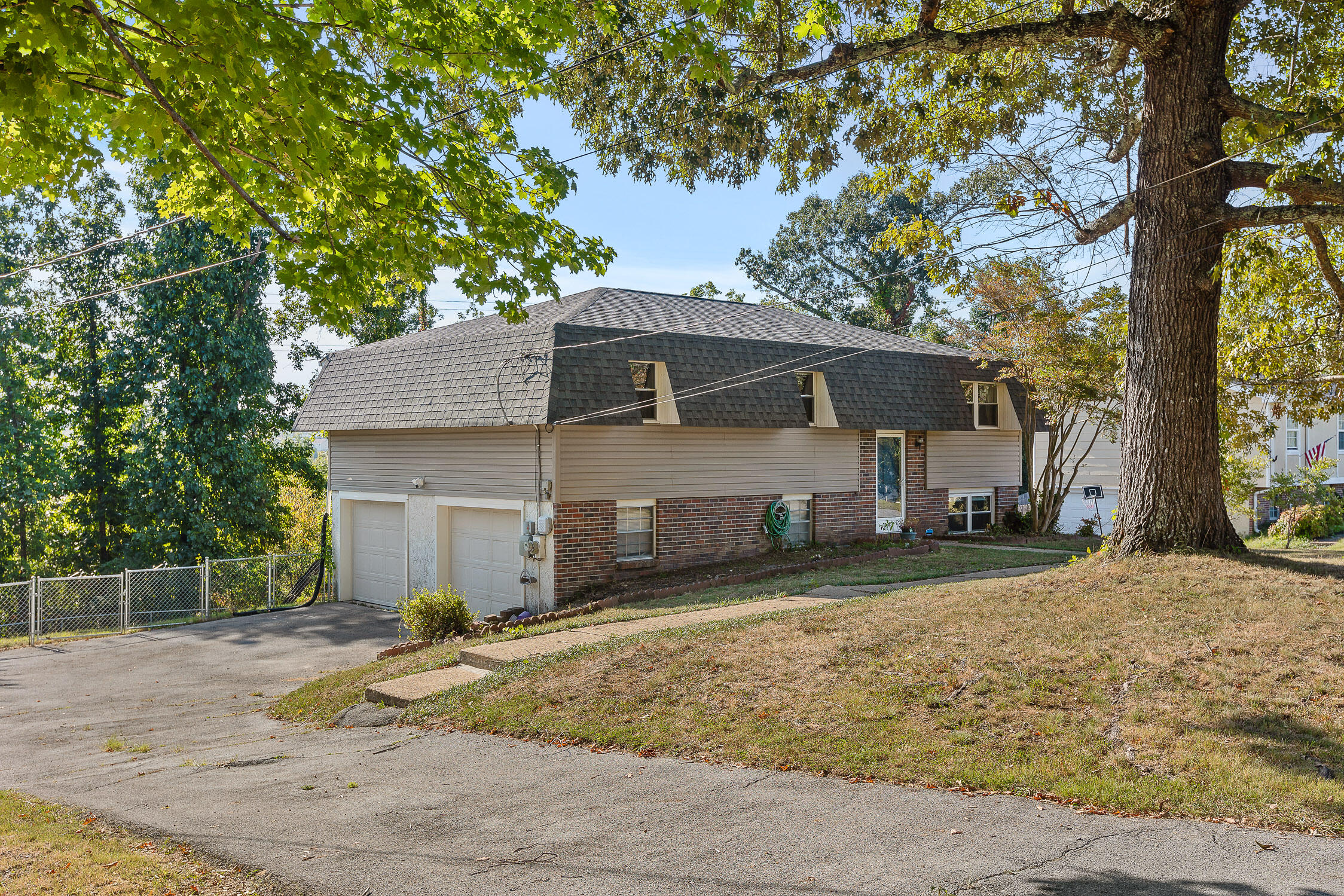 4016 Lost Oaks Drive