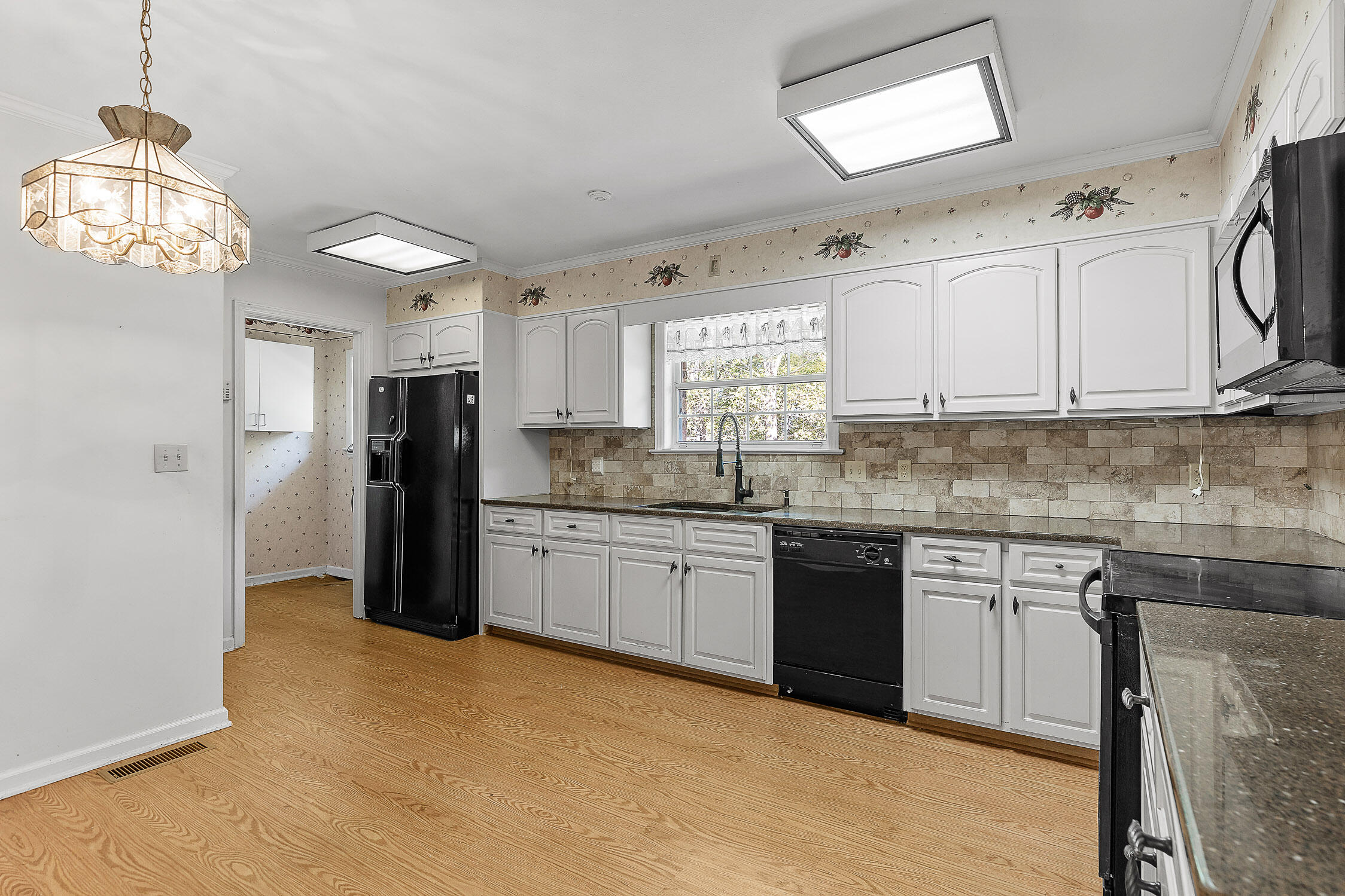 7121 Saratoga Lane