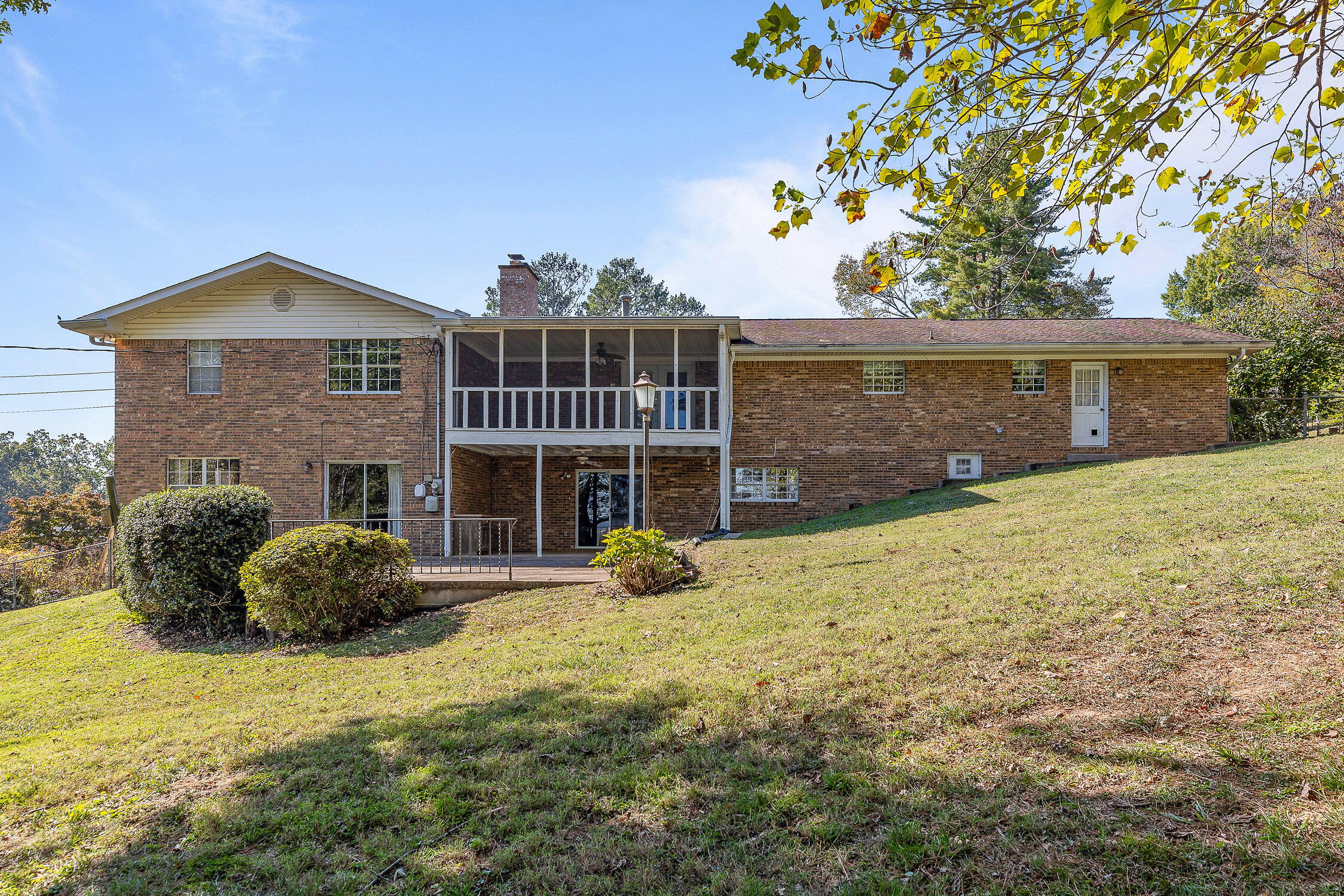 7121 Saratoga Lane