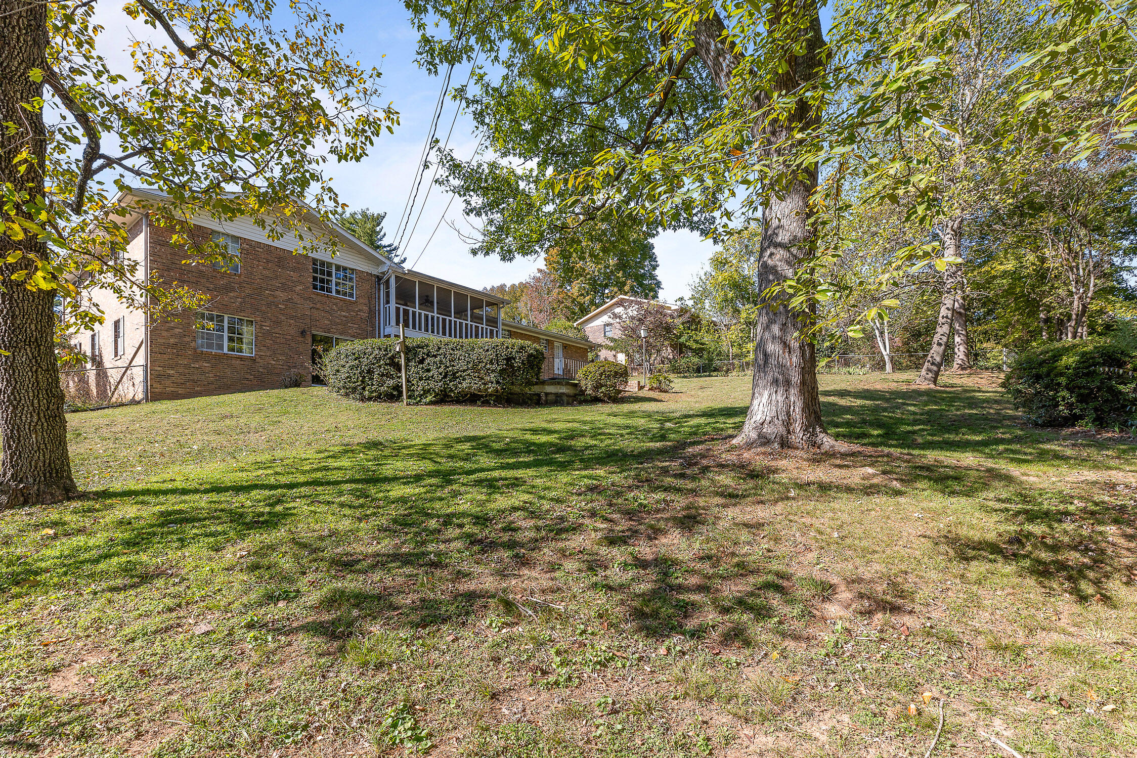 7121 Saratoga Lane