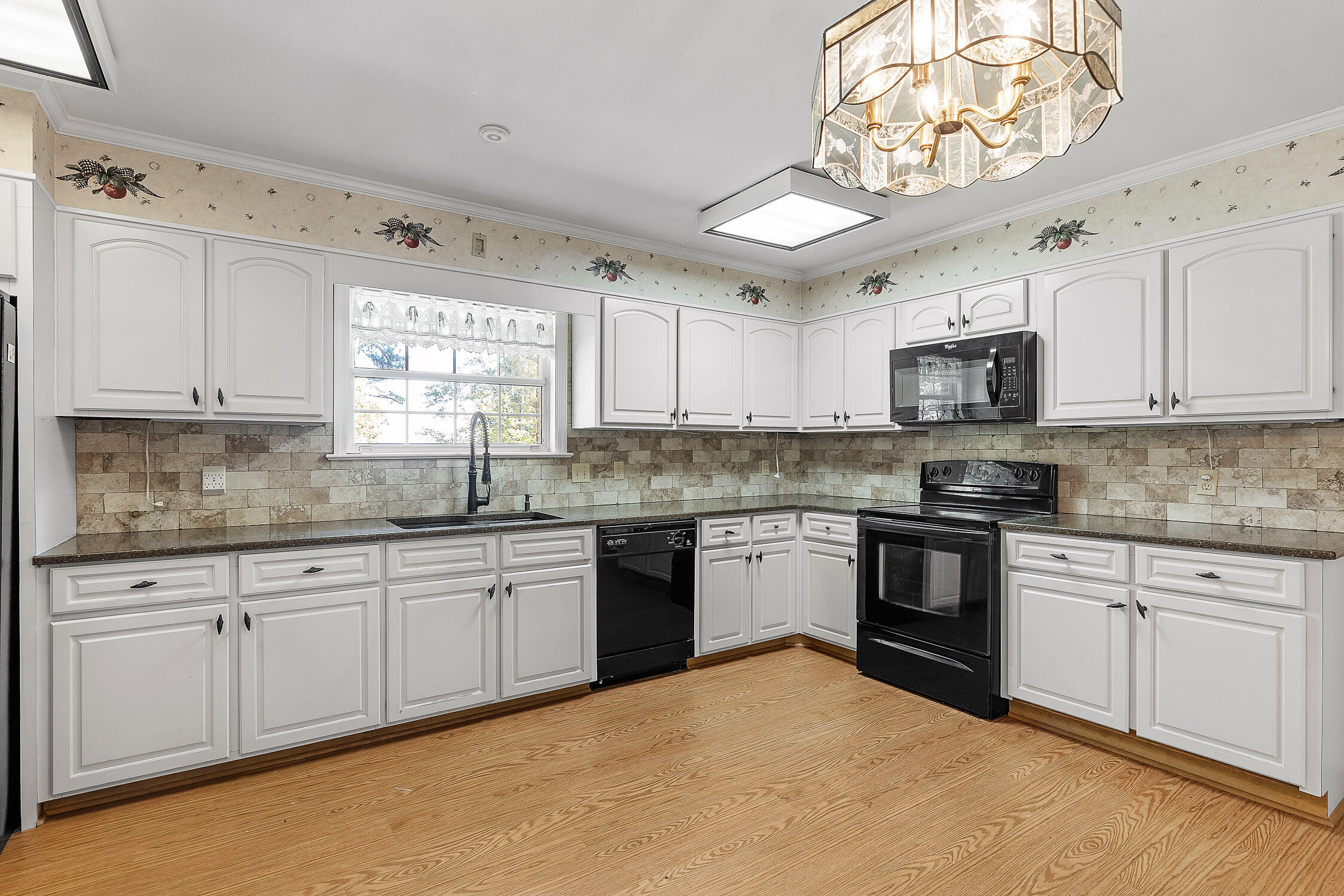 7121 Saratoga Lane