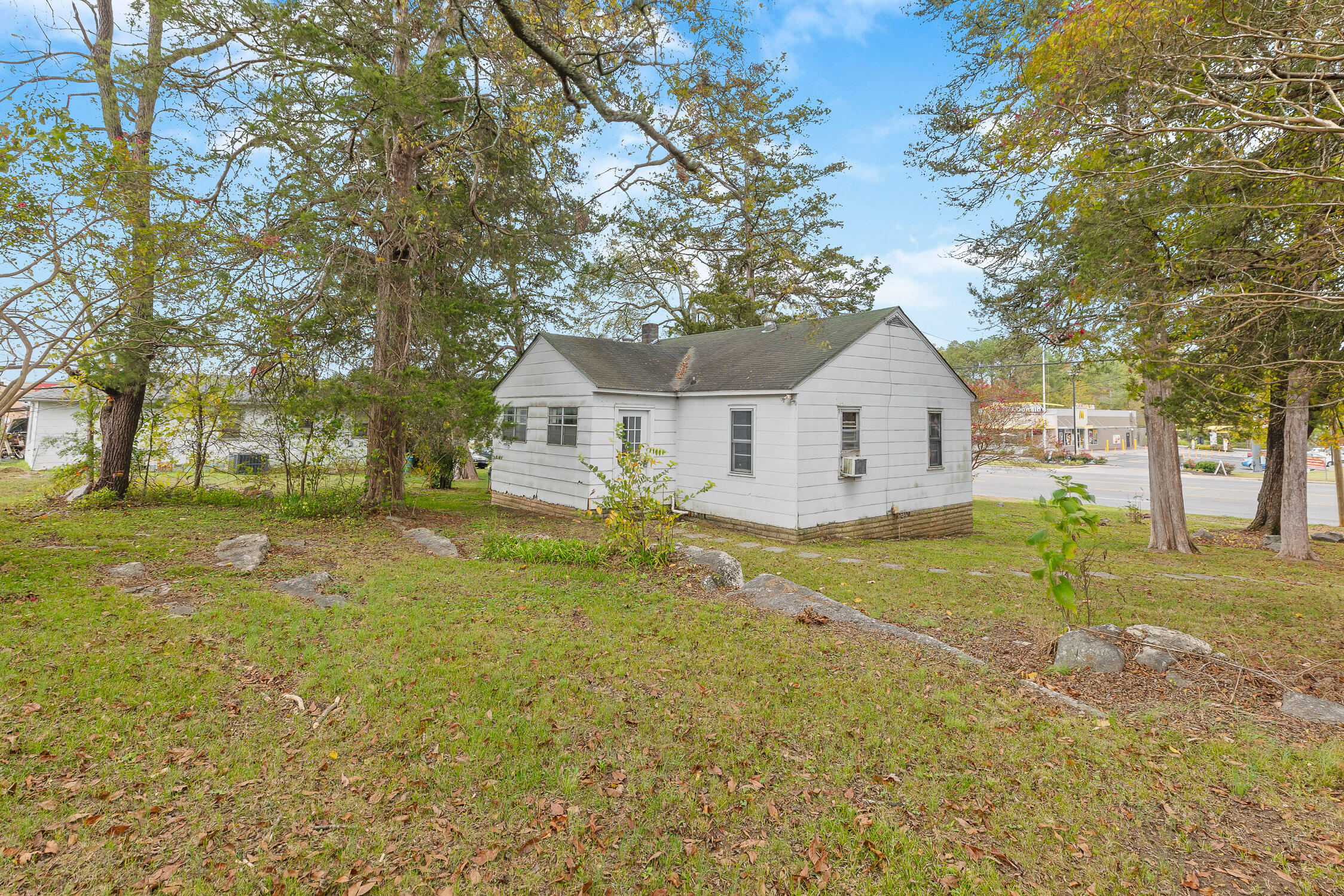 12768 N Highway 27