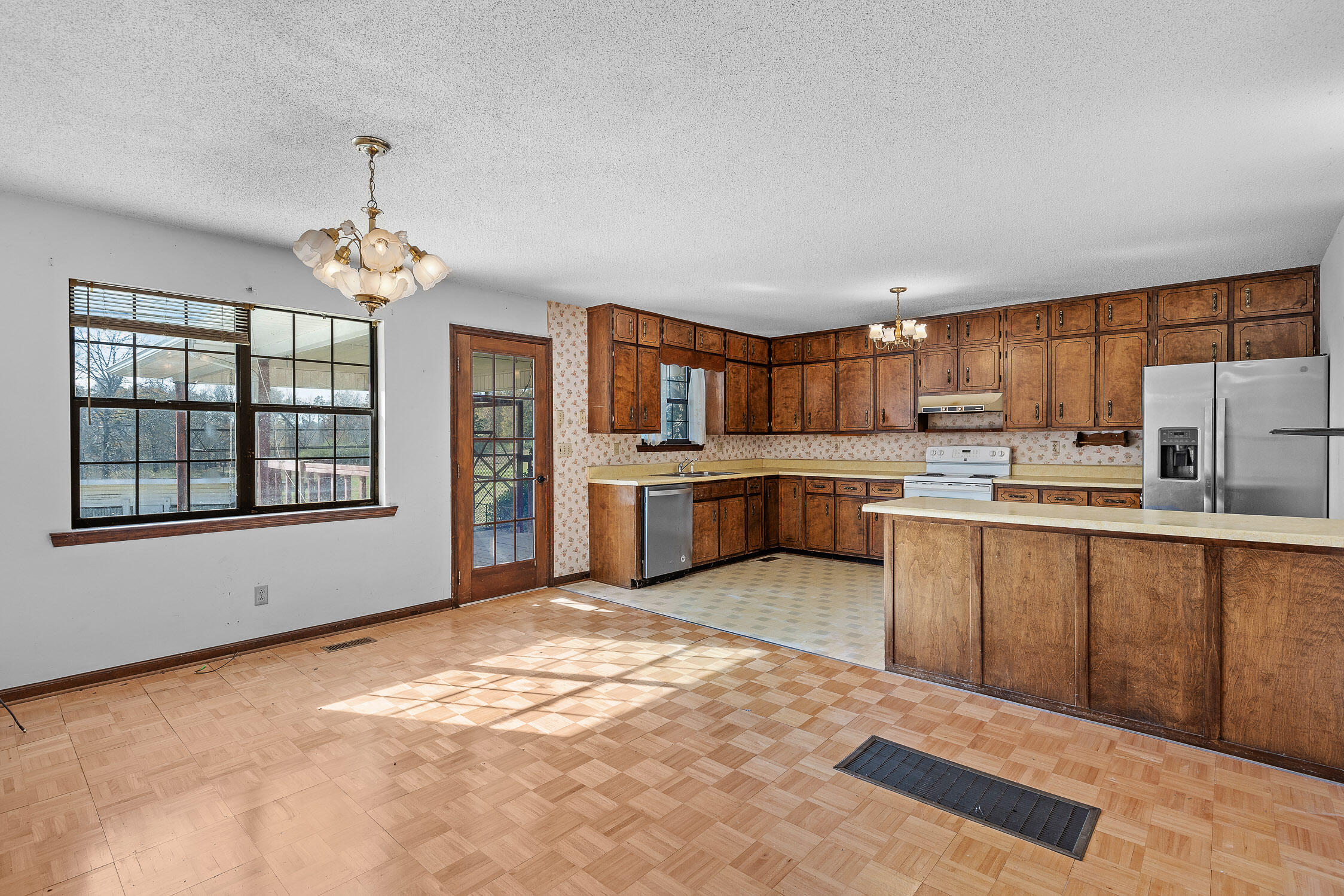 2536 Highway 156