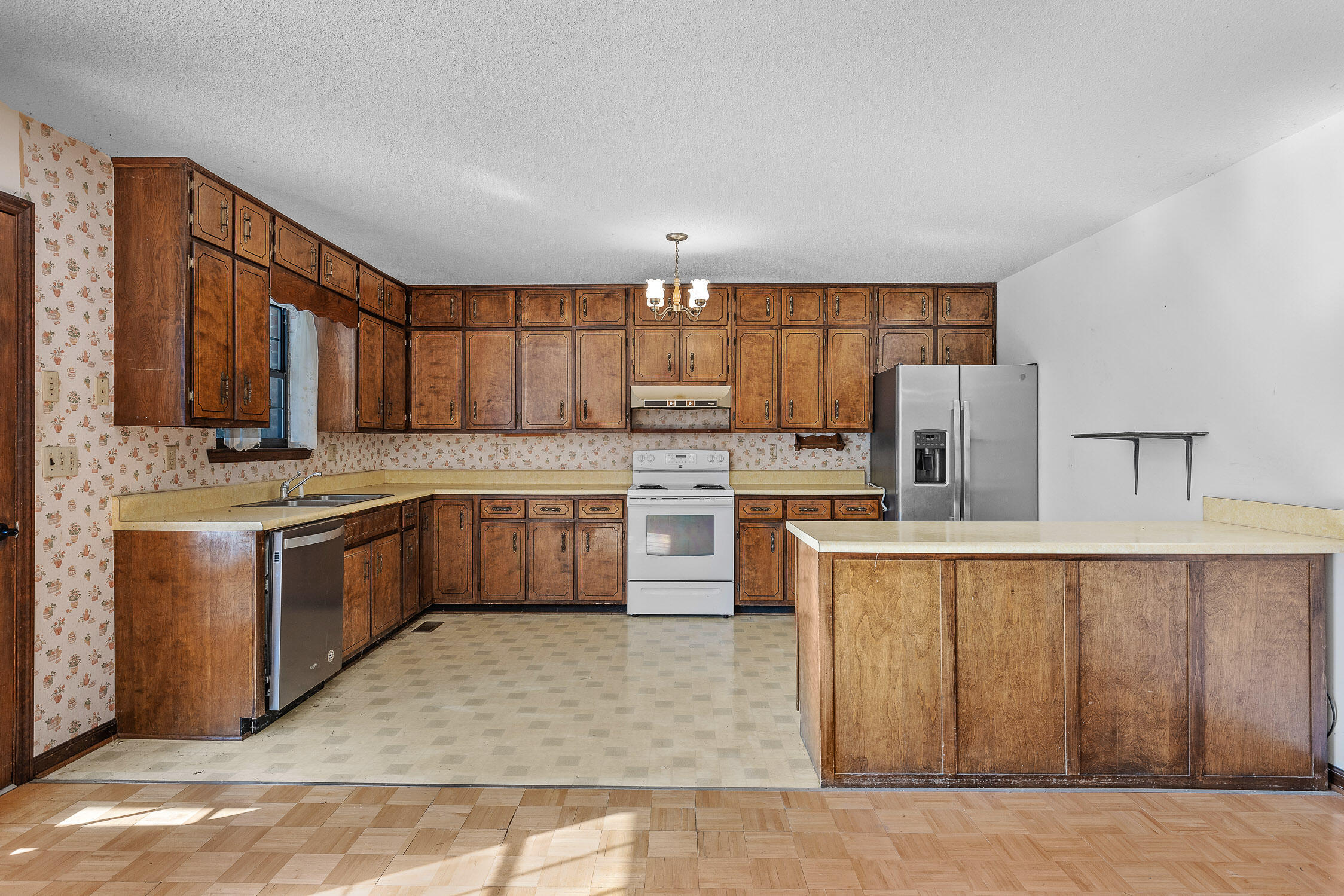 2536 Highway 156