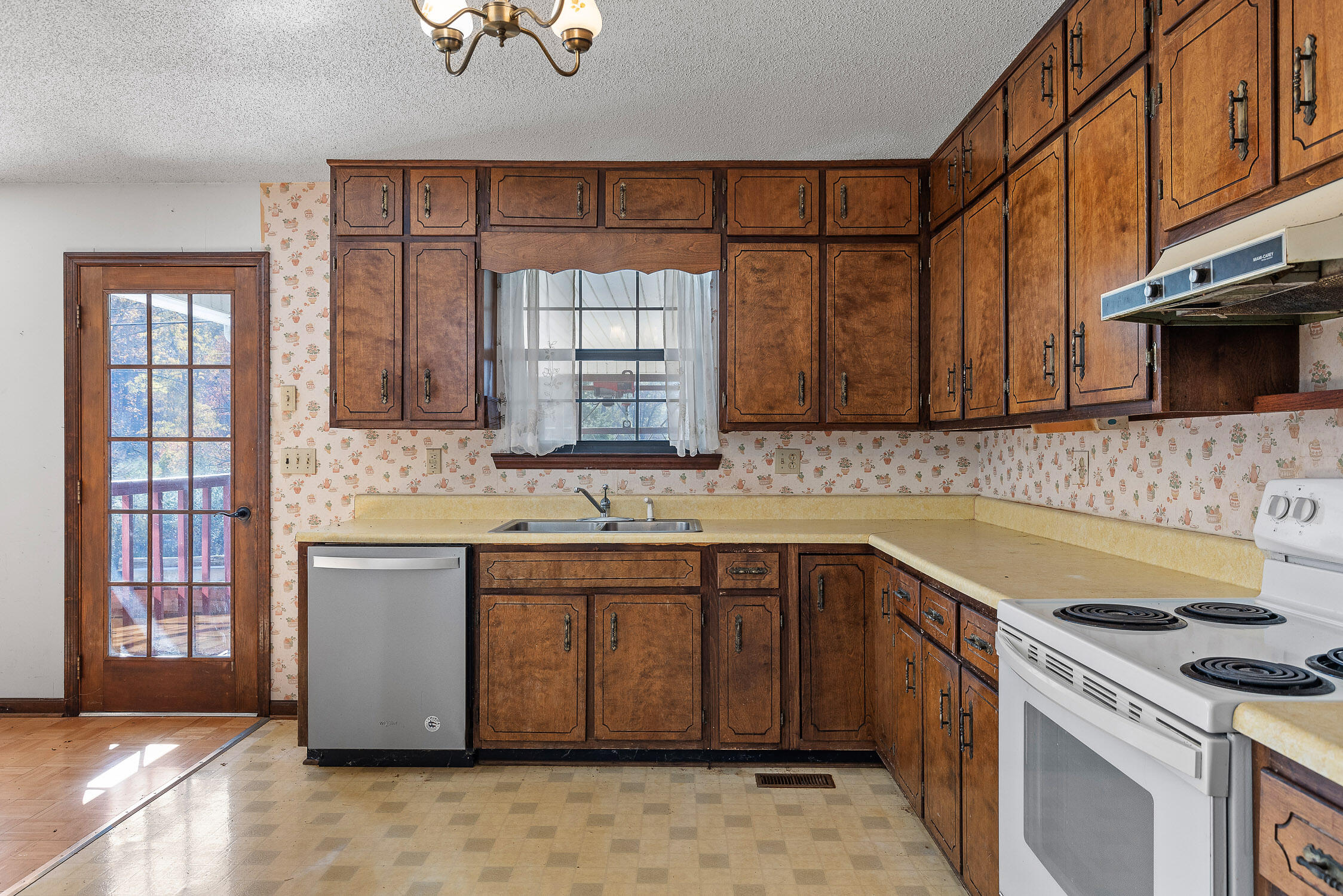 2536 Highway 156