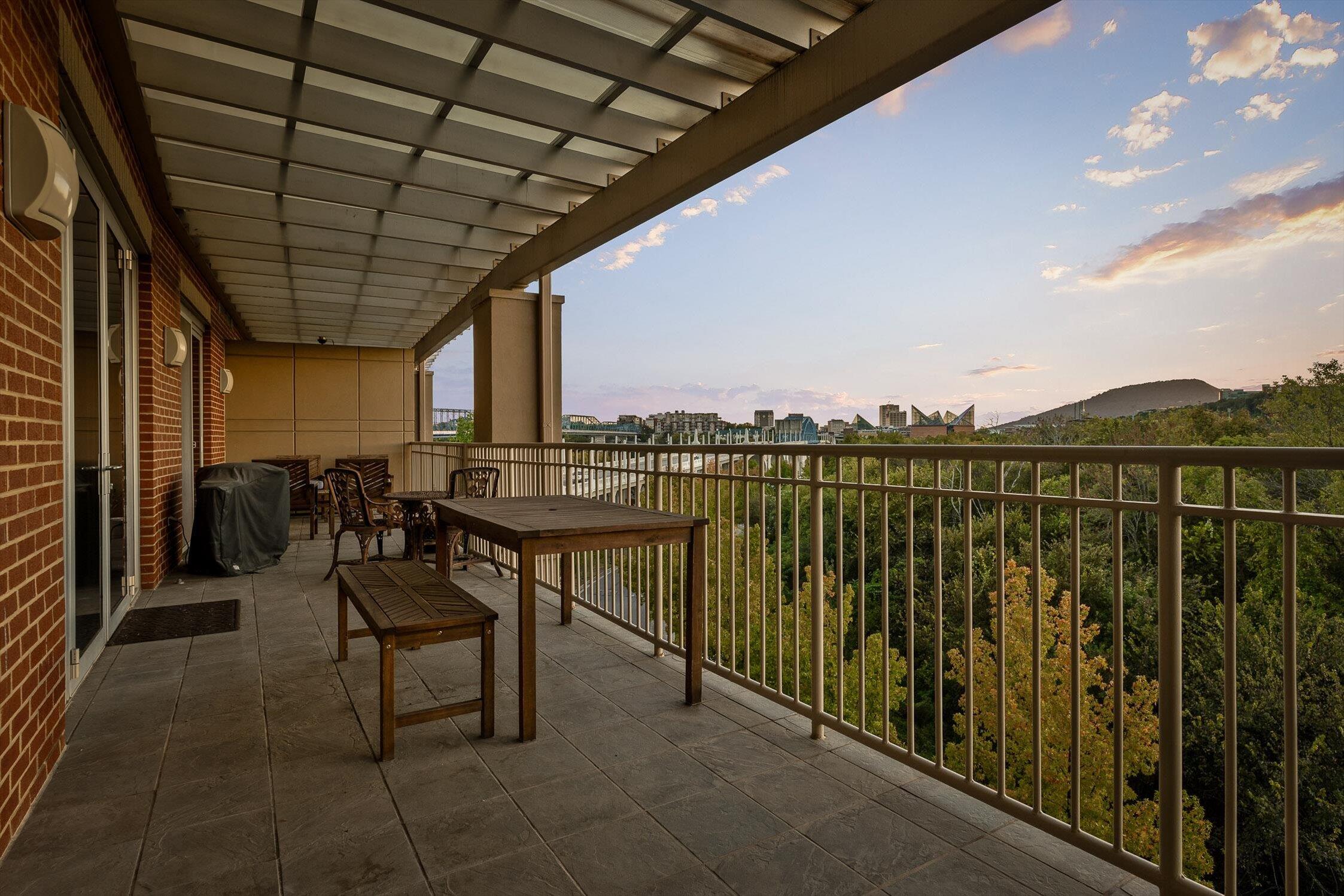 4 Cherokee Boulevard, 409