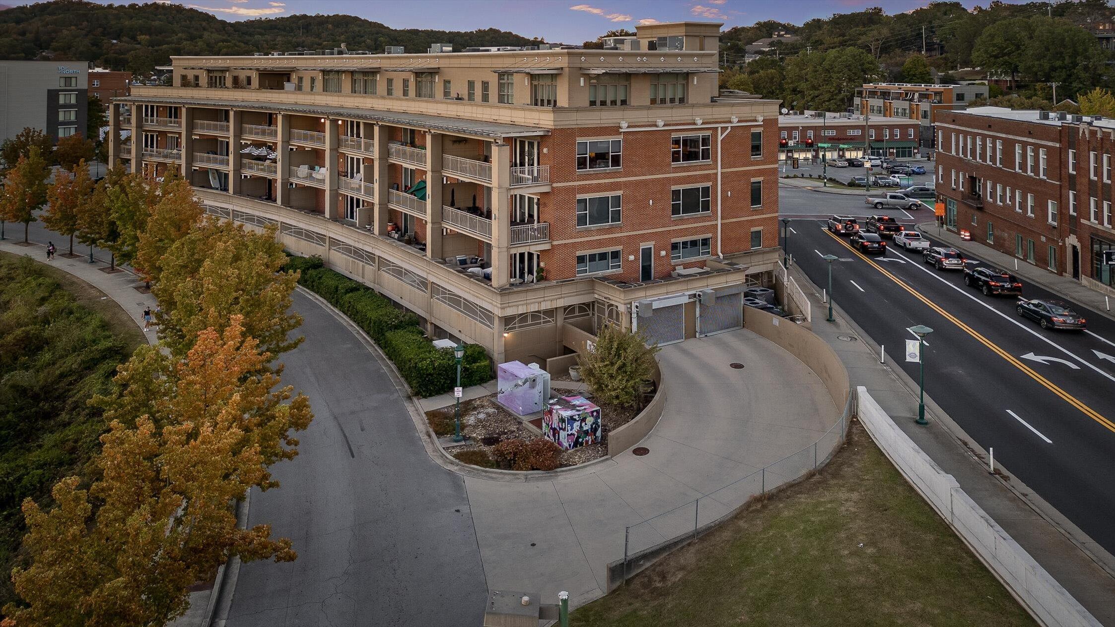 4 Cherokee Boulevard, 409