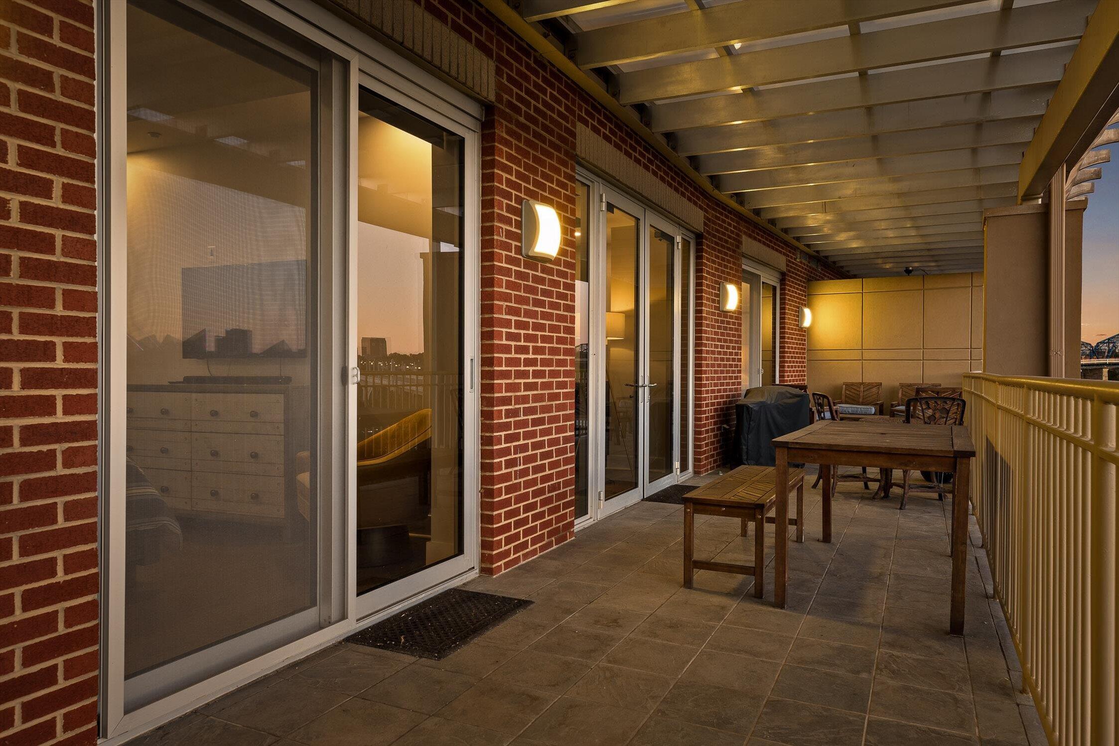 4 Cherokee Boulevard, 409