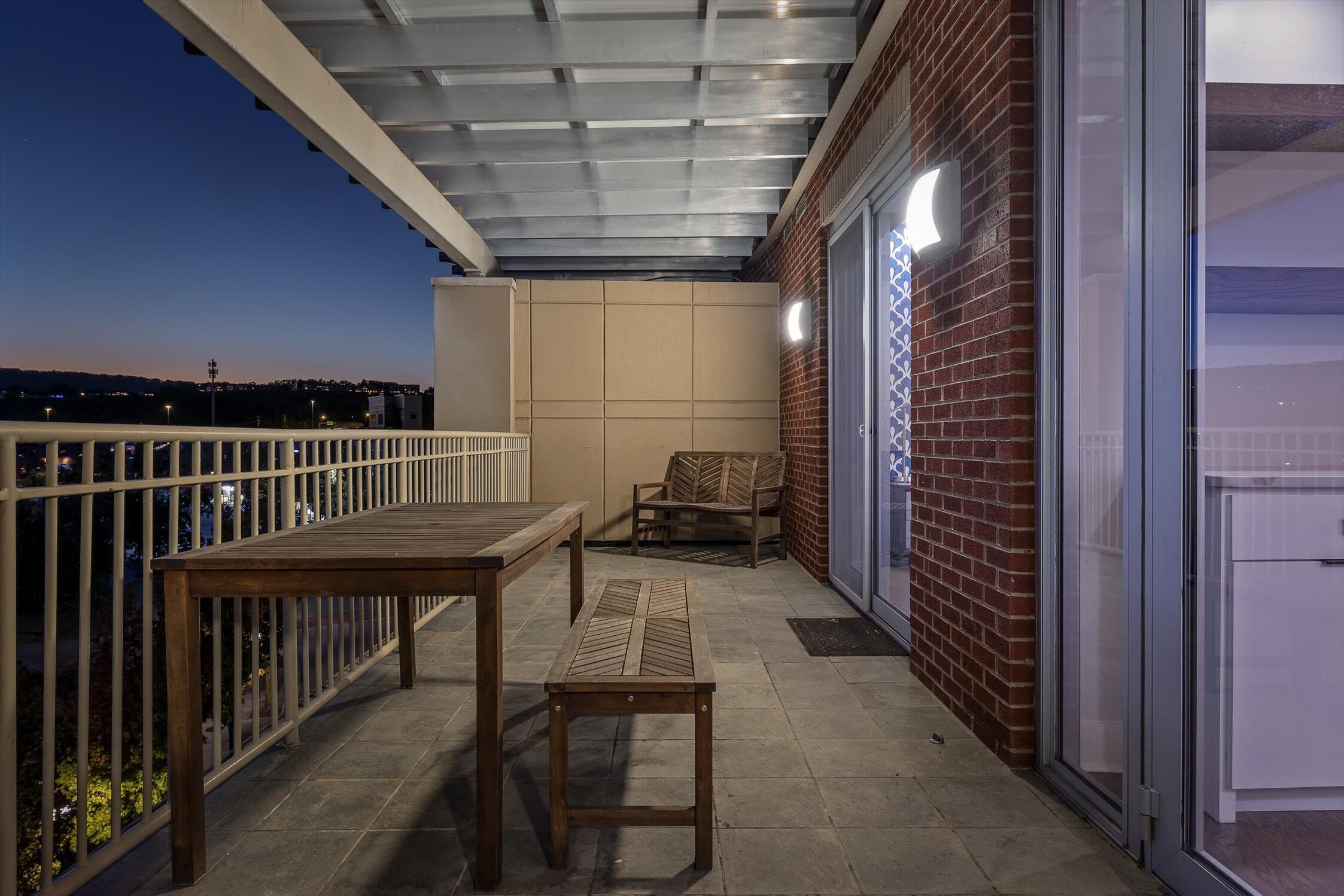 4 Cherokee Boulevard, 409