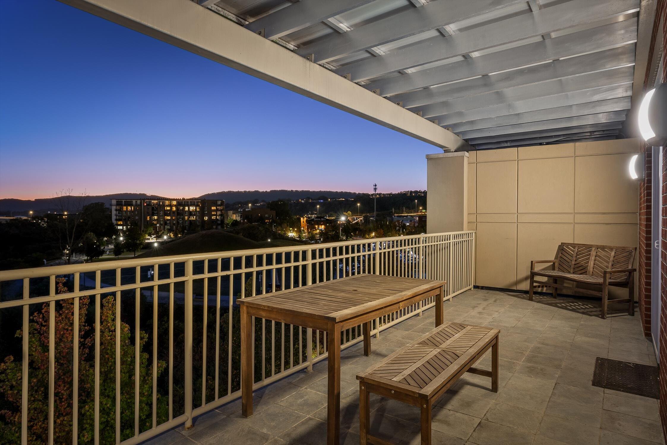 4 Cherokee Boulevard, 409