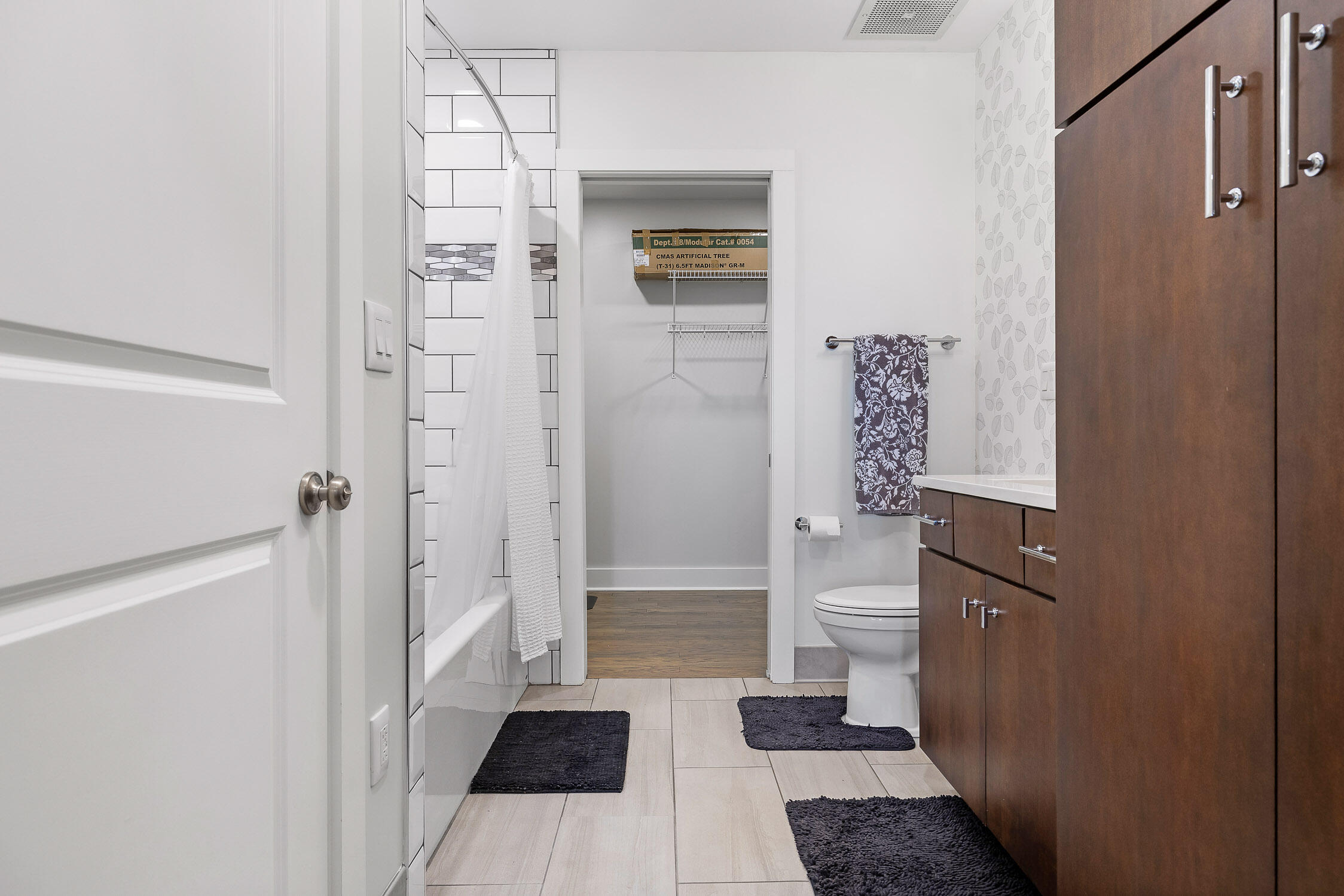 4 Cherokee Boulevard, 409
