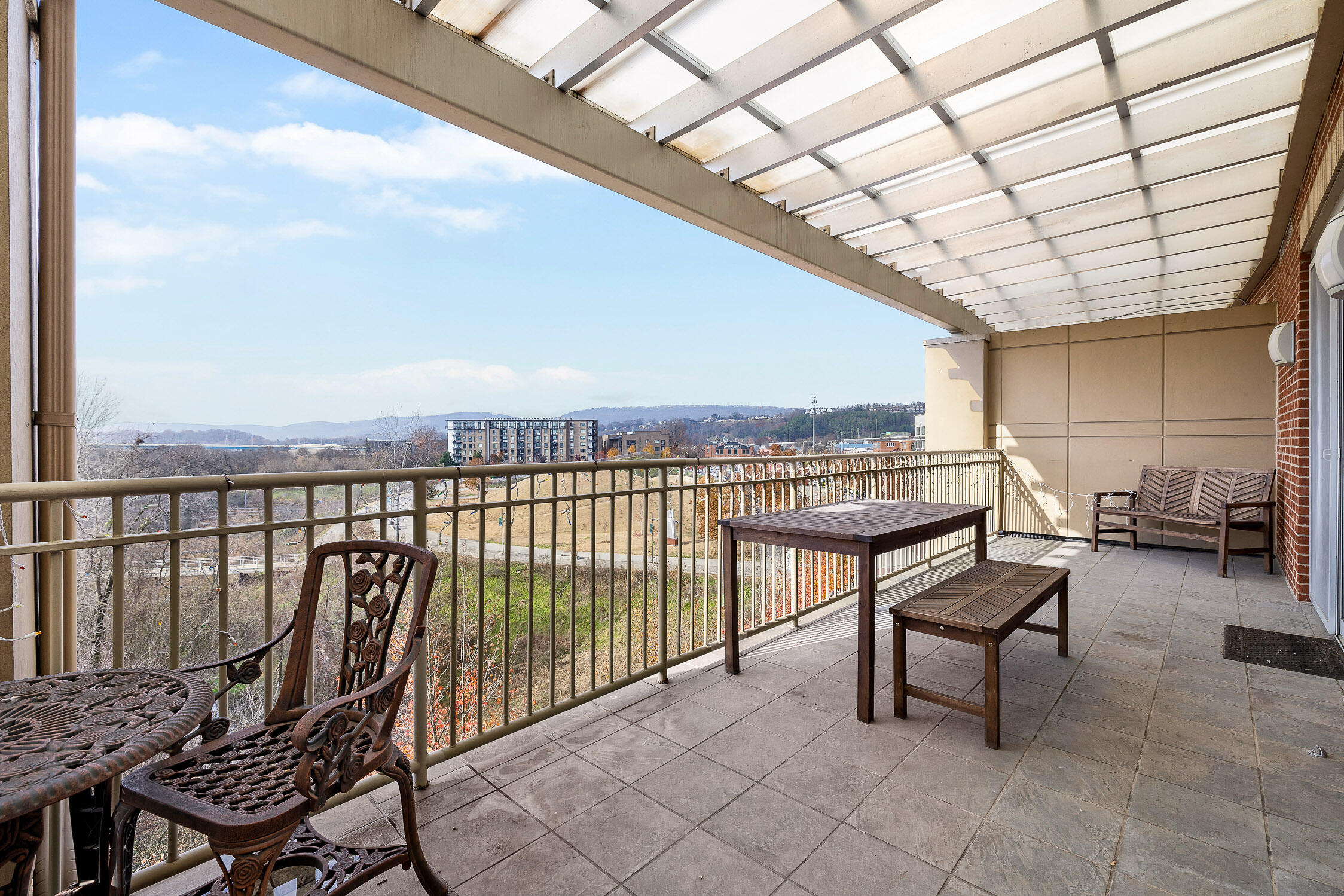 4 Cherokee Boulevard, 409