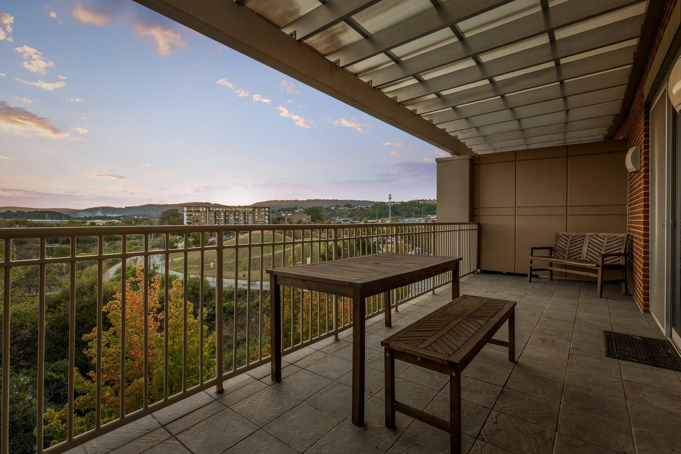 4 Cherokee Boulevard, 409