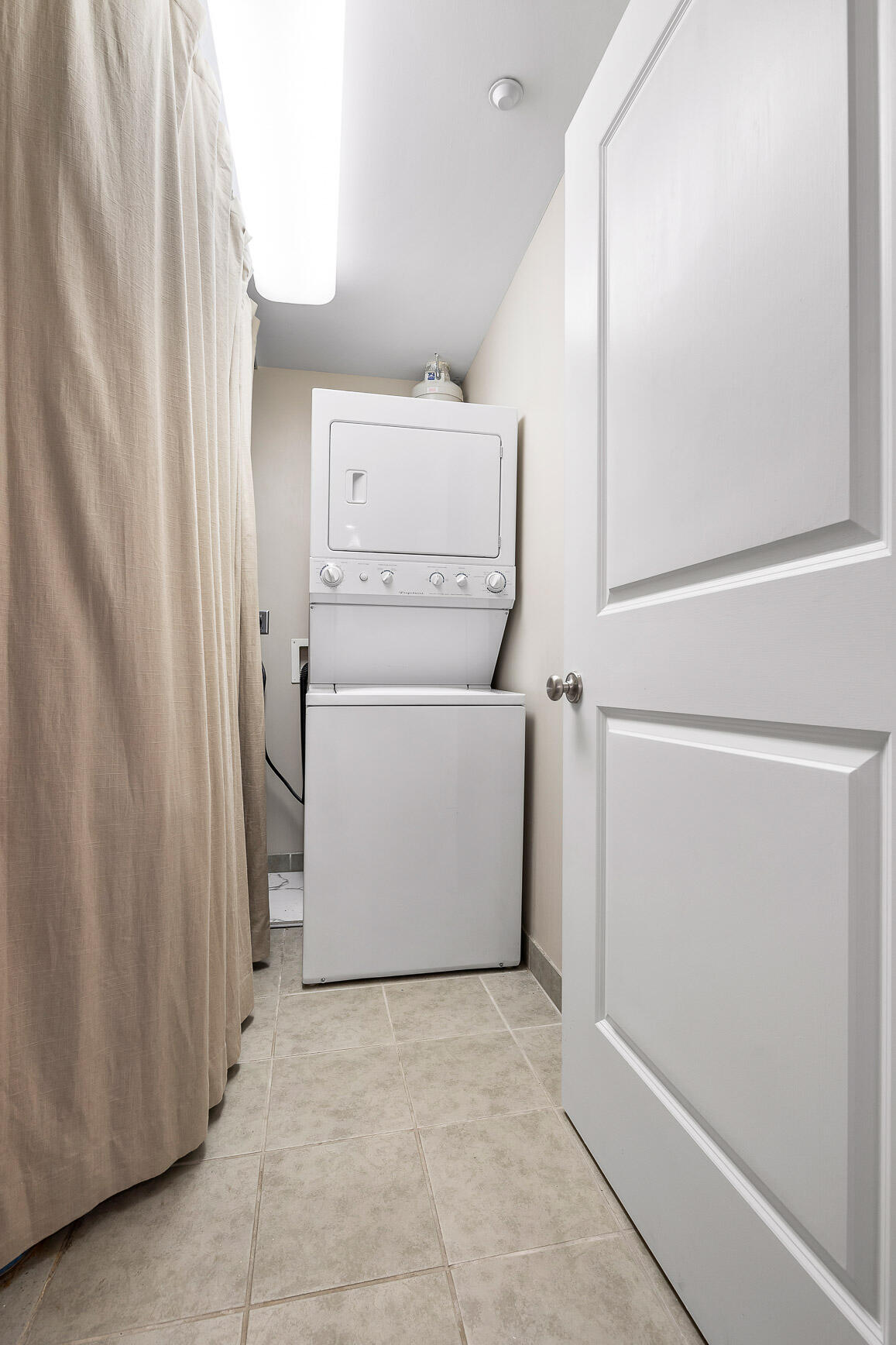 4 Cherokee Boulevard, 409