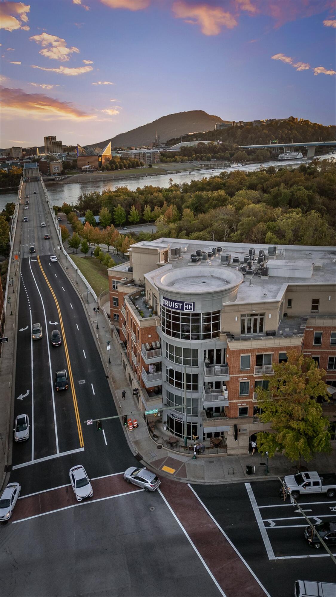 4 Cherokee Boulevard, 409