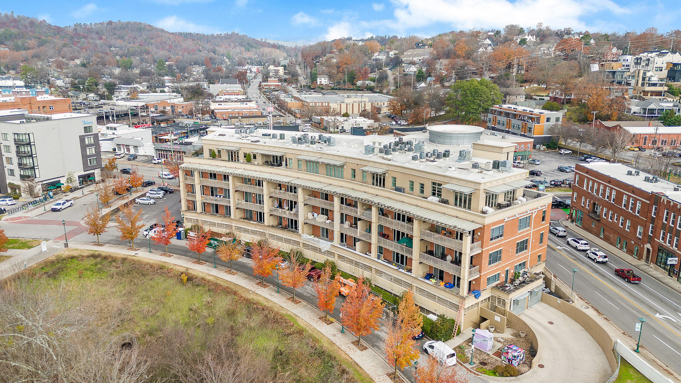 4 Cherokee Boulevard, 409