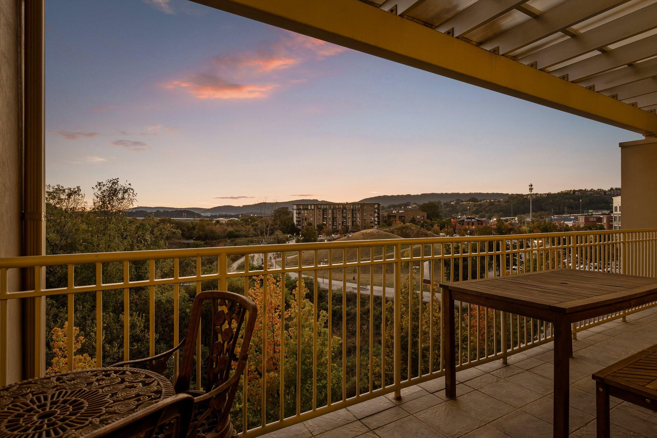 4 Cherokee Boulevard, 409