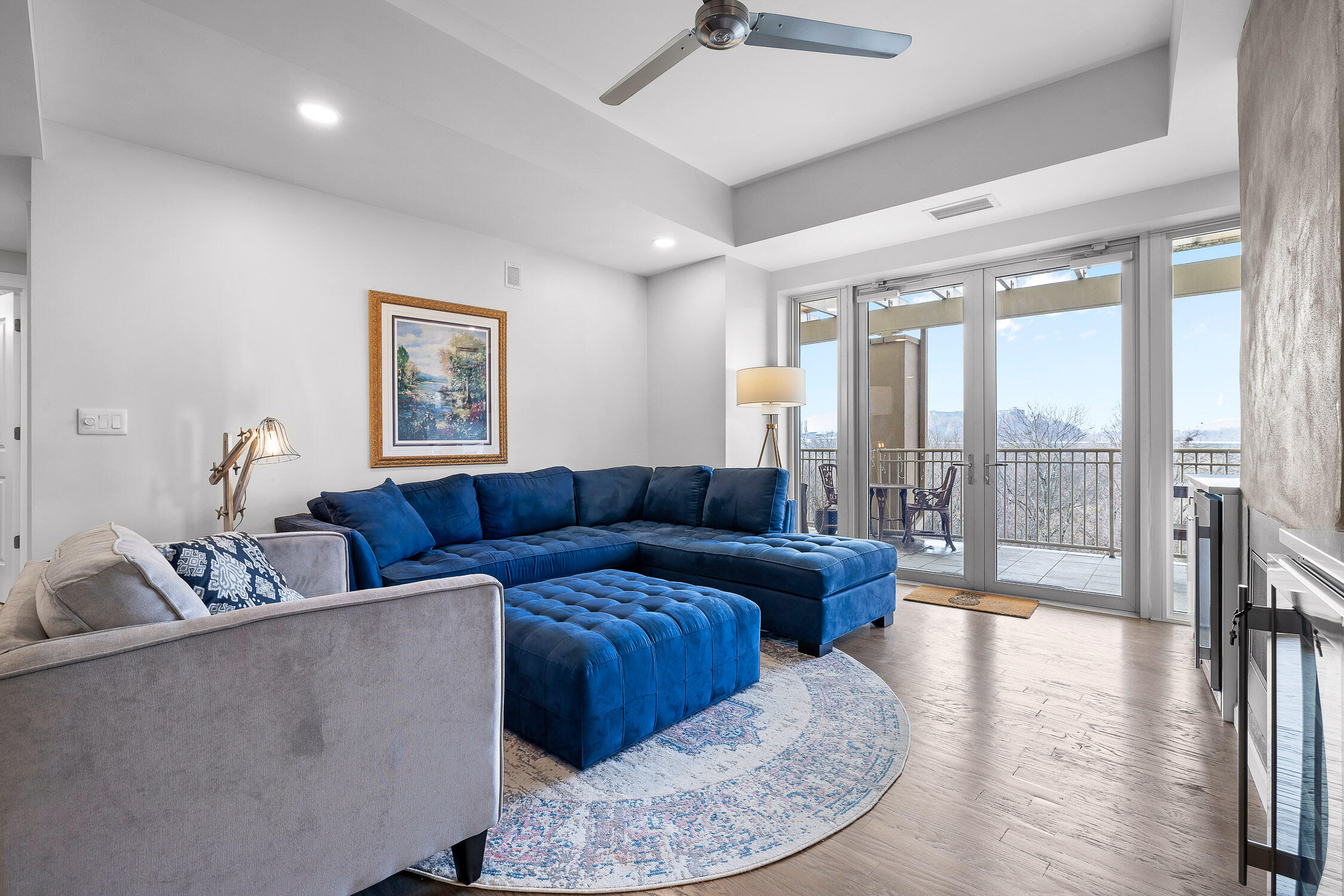 4 Cherokee Boulevard, 409